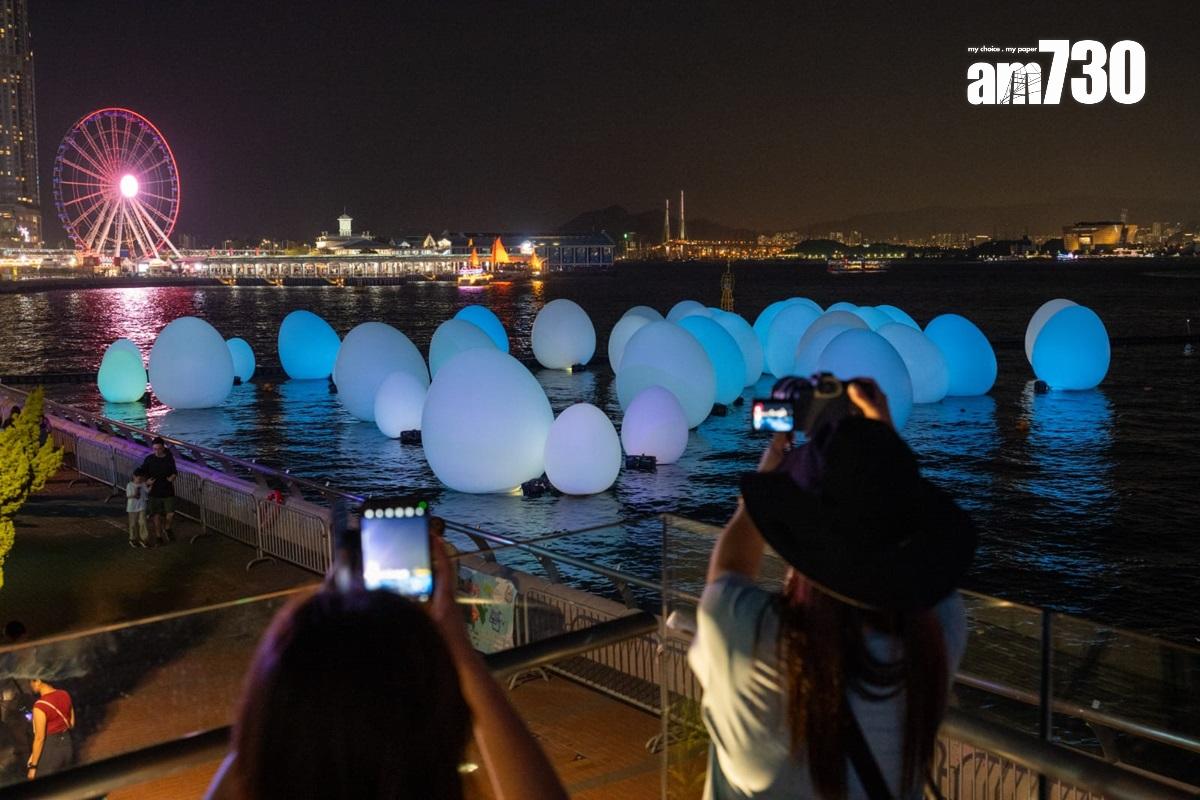 200隻ovoid(發光蛋)每晚6時半至11時會亮燈。(陳奕釗攝)