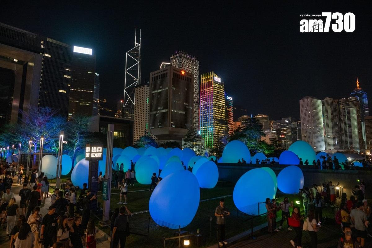 200隻ovoid(發光蛋)每晚6時半至11時會亮燈。(陳奕釗攝)