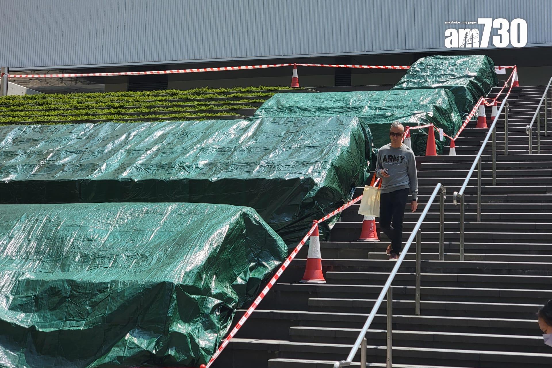 東九文化中心「白花海」圍封。(林俊源攝)