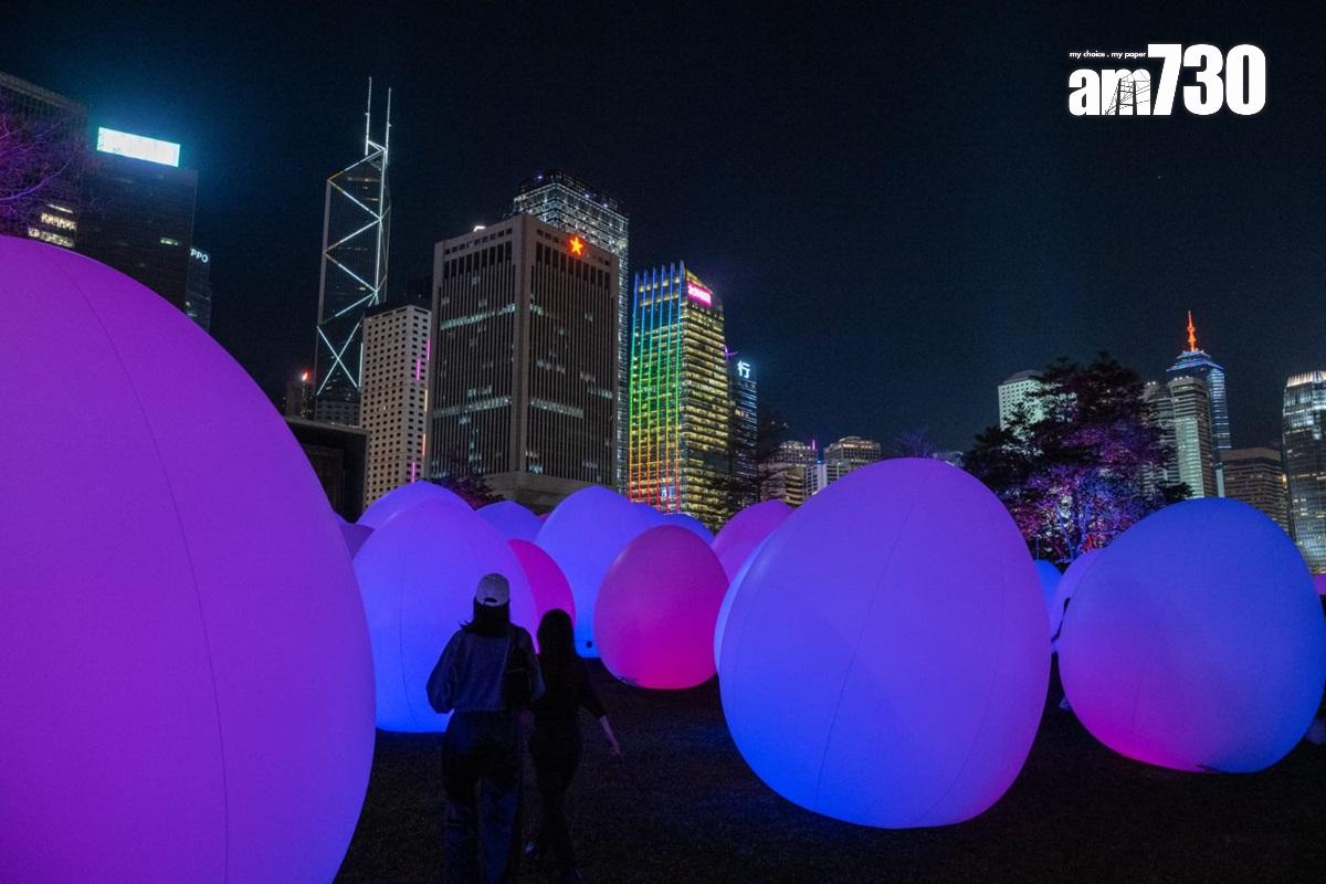 200隻ovoid(發光蛋)每晚6時半至11時會亮燈。(陳奕釗攝)