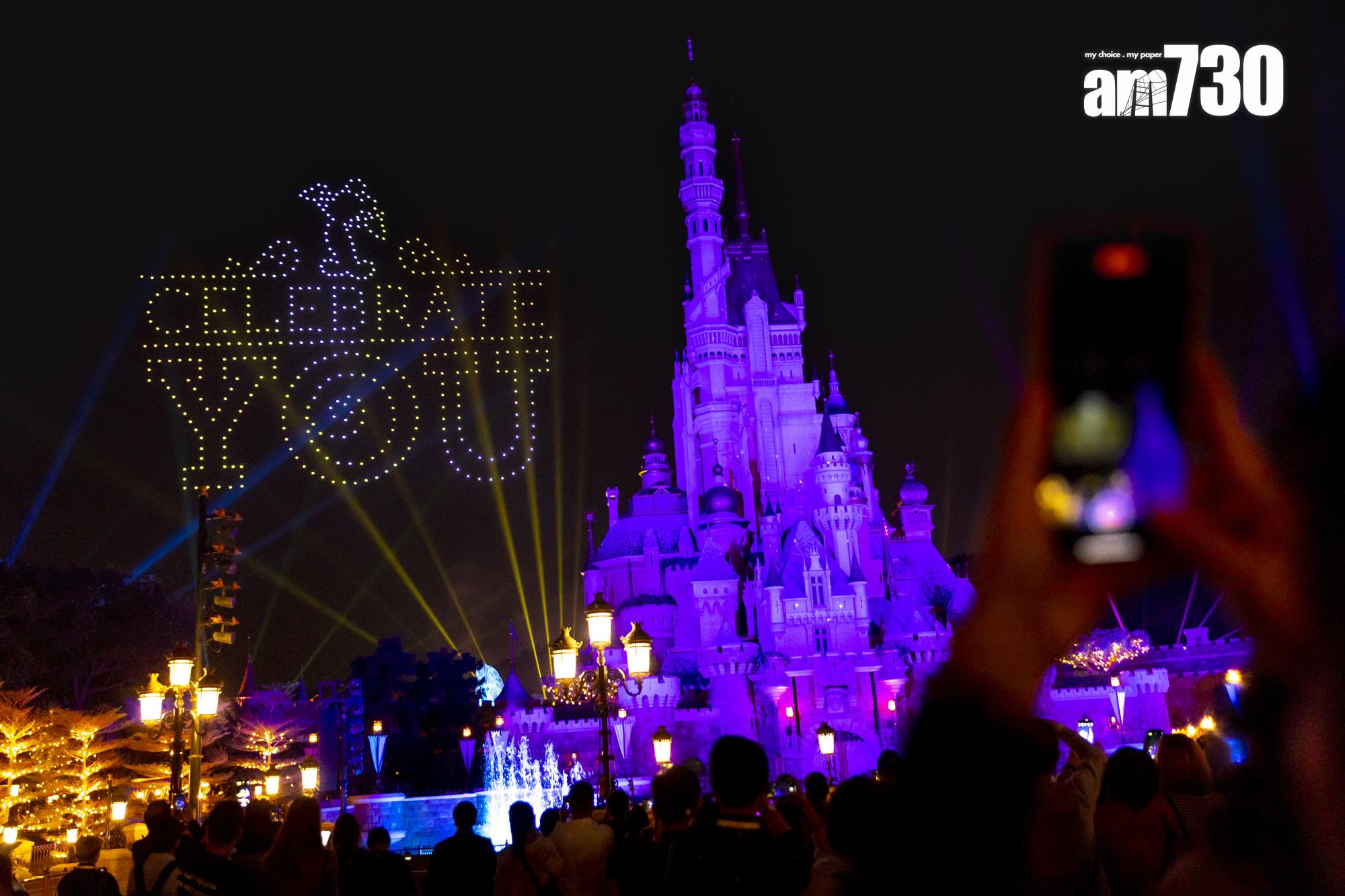 特別為首屆「服務周年答謝慶典」而設的無人機及煙火匯演。