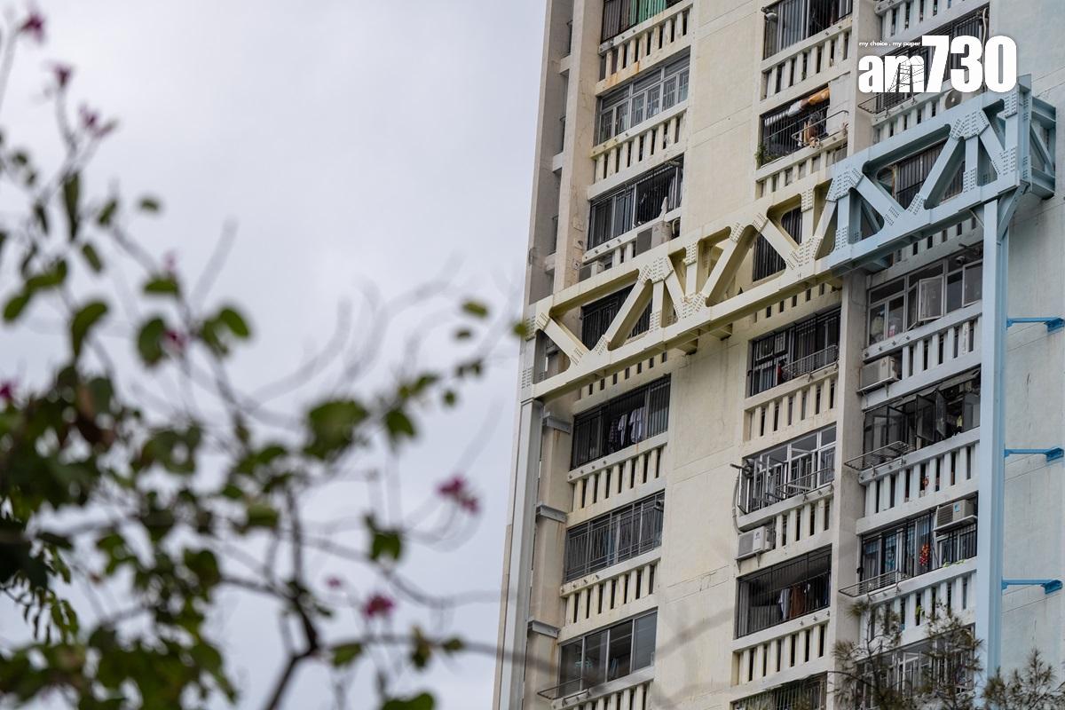 華富邨在80年代捲入公屋「鹹水樓」醜聞,多幢公屋須加鋼架支撐。(林靄怡攝)