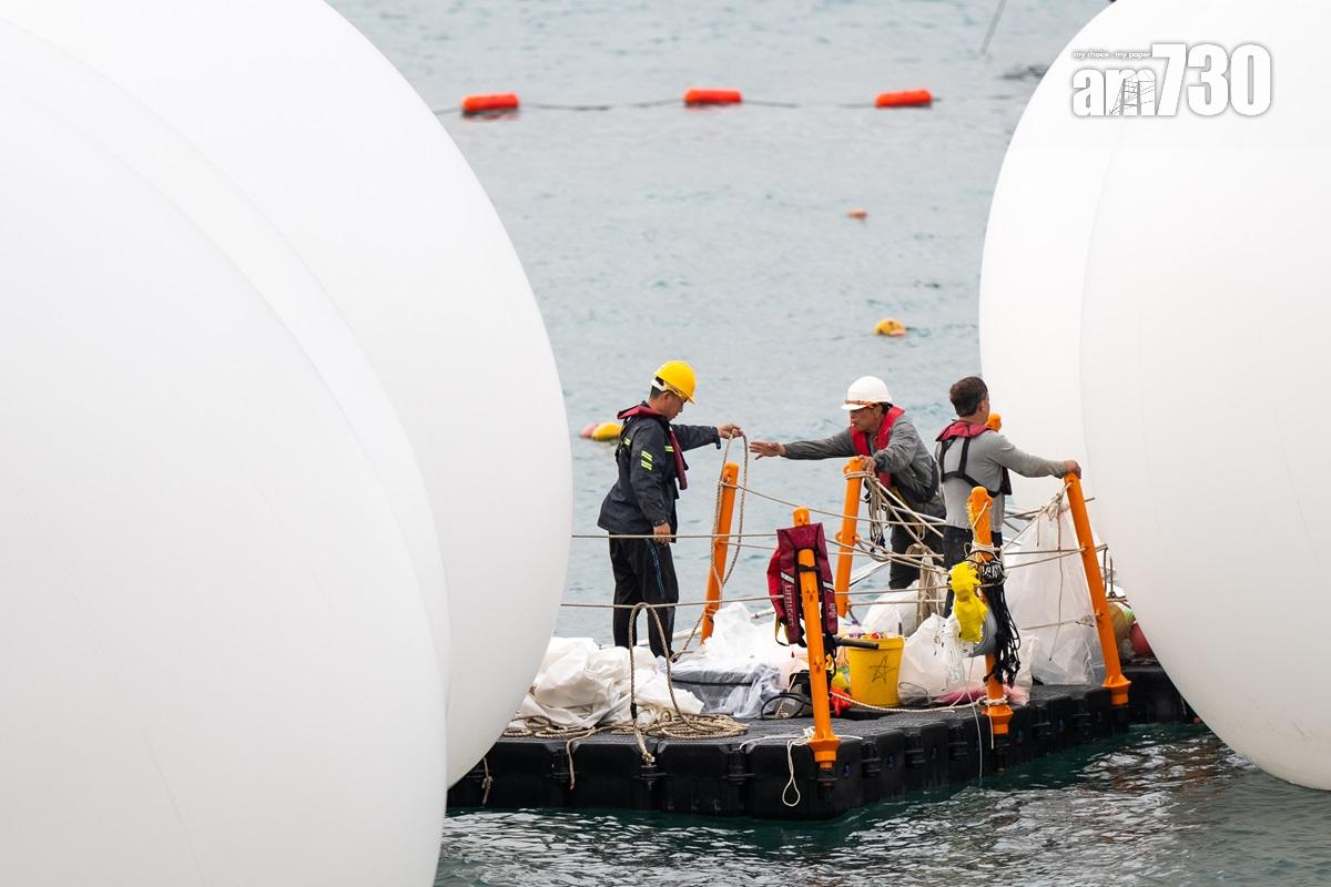 「teamLab: 光漣」展覽會在添馬公園一帶,展出200多粒巨型蛋型發光裝置。(資料圖片/林靄怡攝)