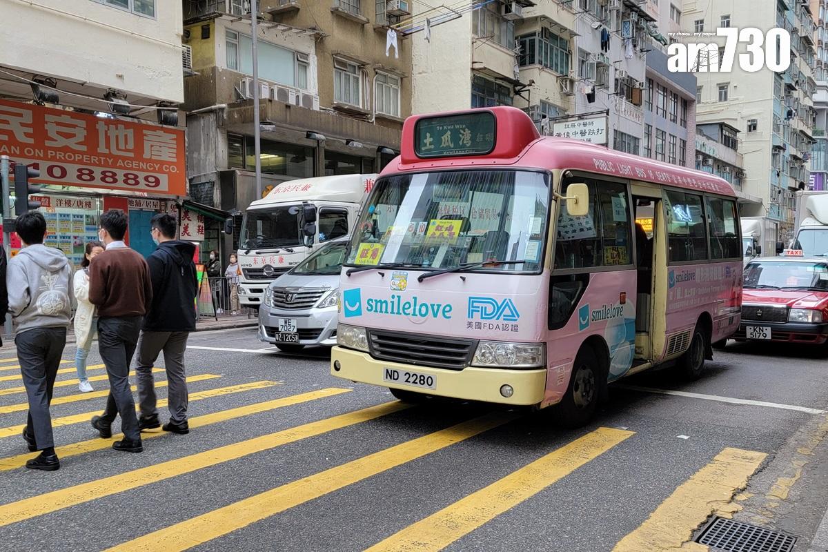 市面並非所有公共小巴都有佩戴安全帶偵測及警示系統。(資料圖片/陳奕釗攝)