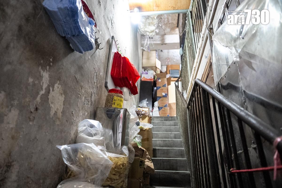 Dee哥經營的華富米行雜貨,店舖還有閣樓部分。(林靄怡攝)