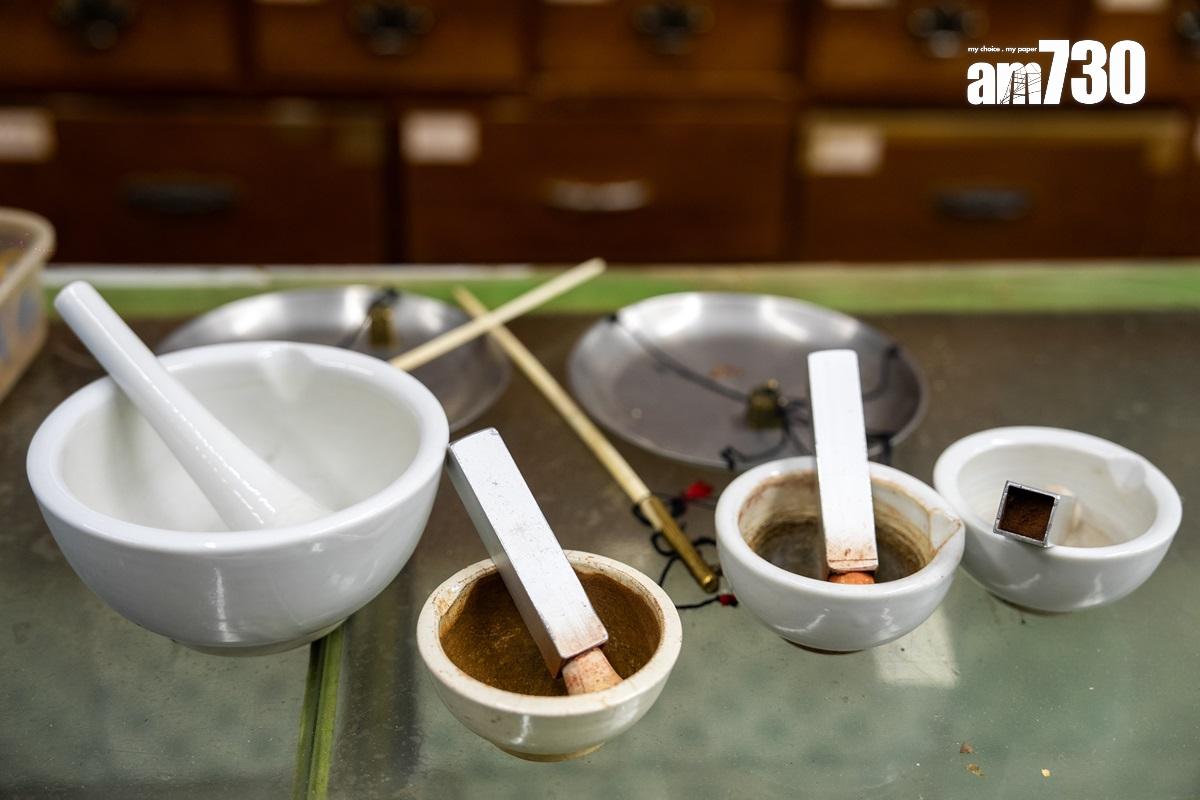 藥行設有中藥執藥服務。(林靄怡攝)