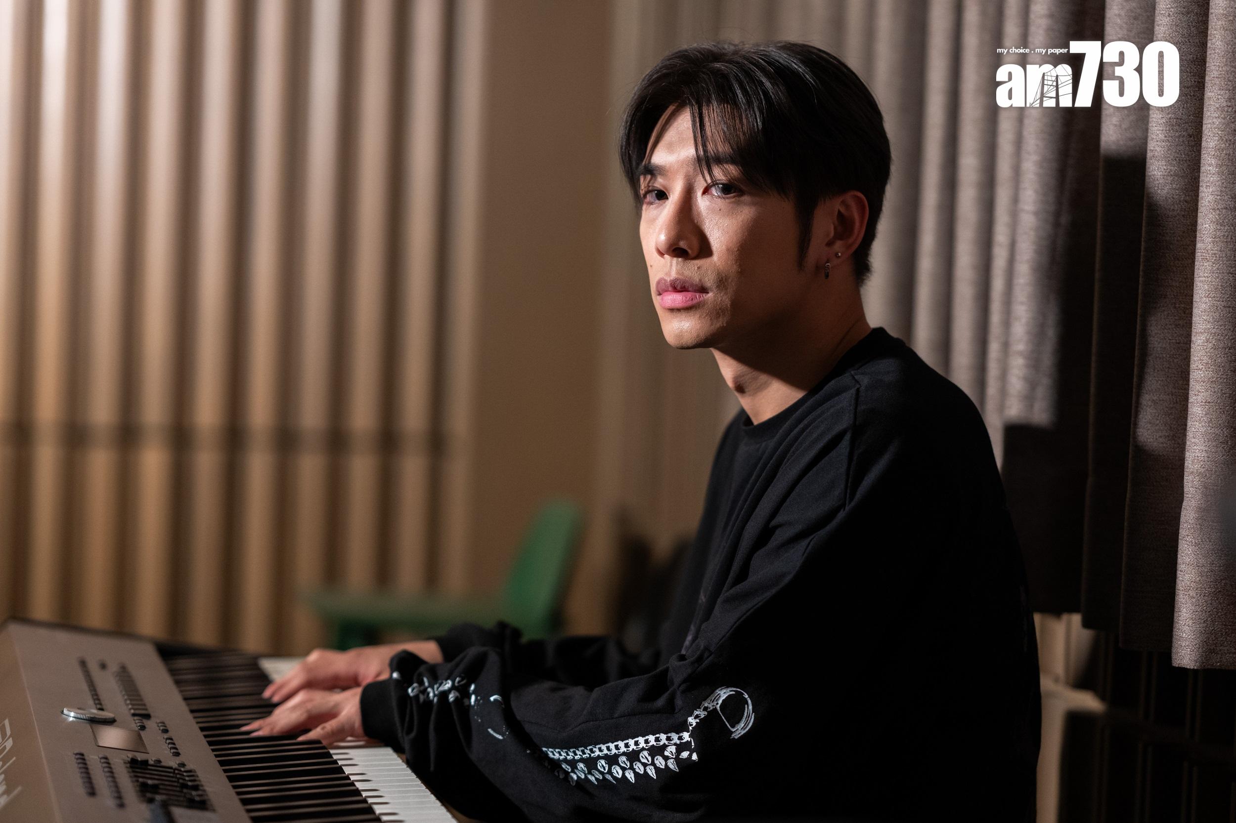 自彈自唱是洪嘉豪的特色之一。(陳奕釗攝)