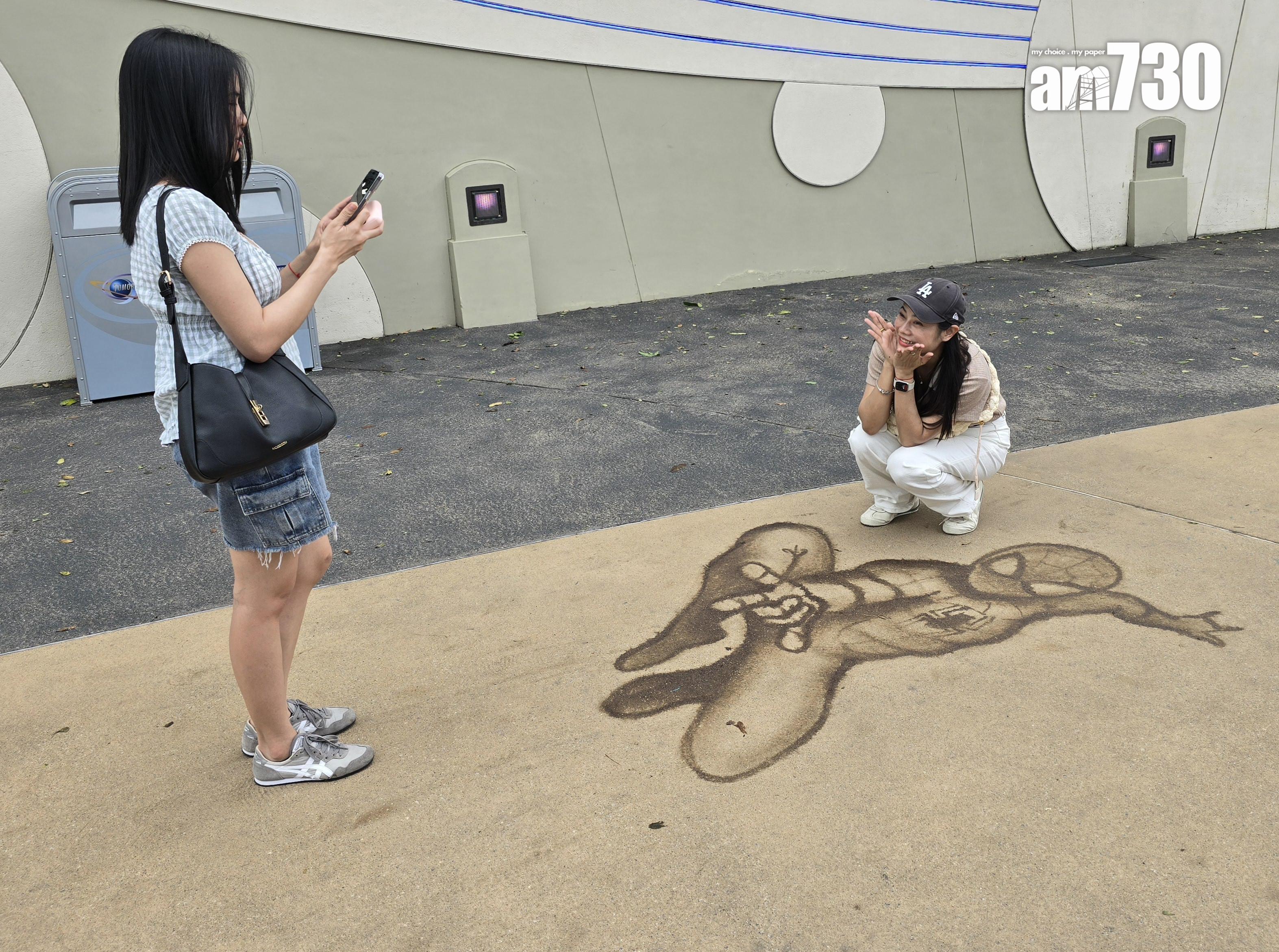 迪士尼推超級英雄主題無人機表演「超能覺醒:空中反擊戰」(李朗僑攝)