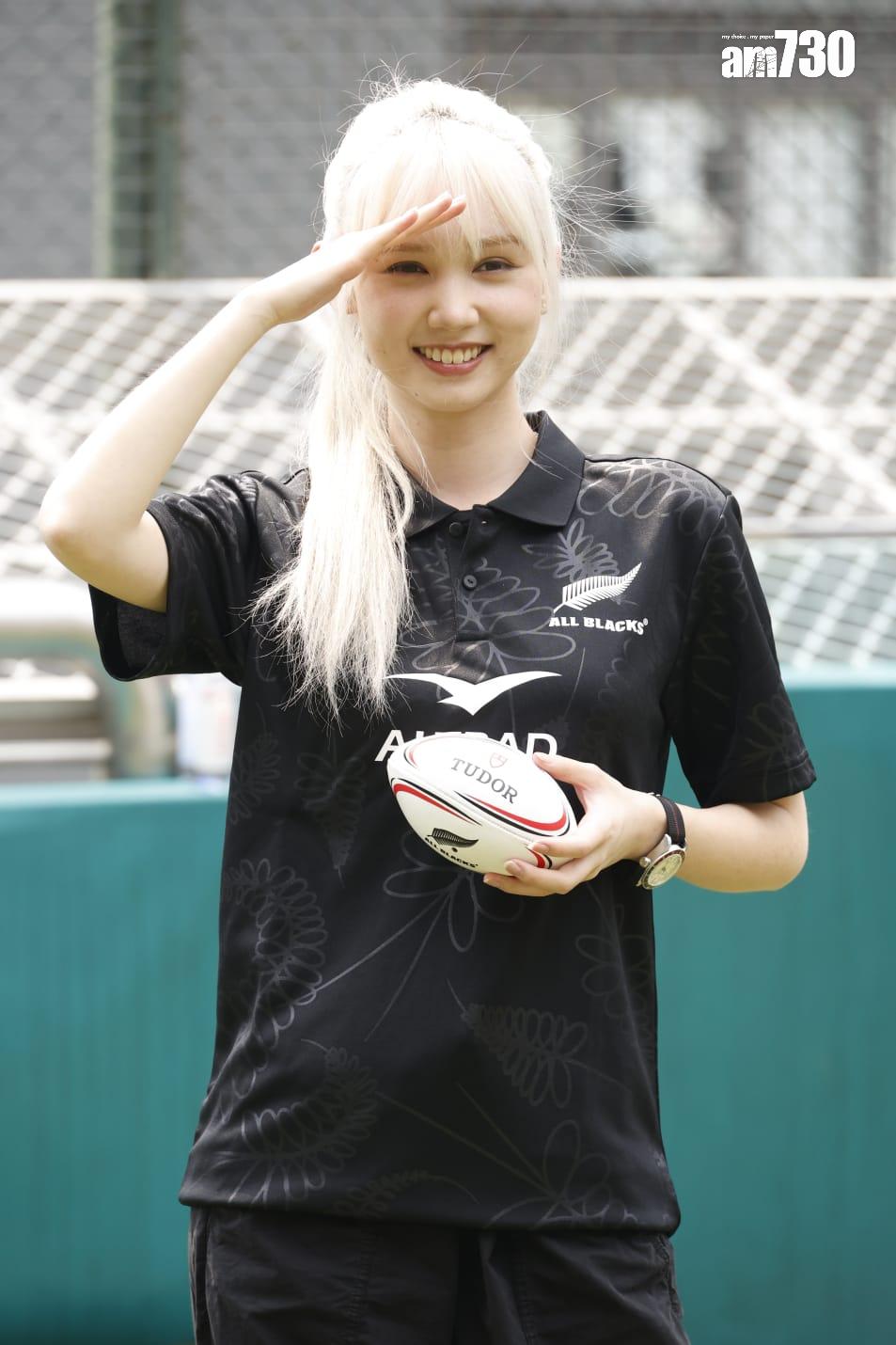 Nancy歸綽嶢人生第一次玩欖球大讚好玩。 (林俊源攝)