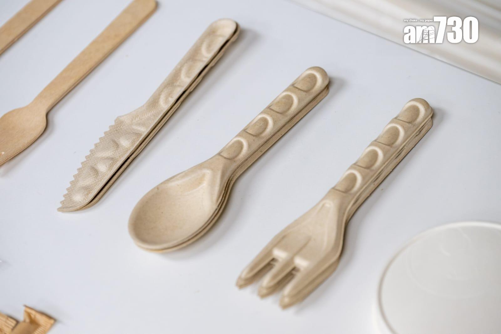 由環保署設立,為飲食業界提供替代膠餐具的產品資訊的「綠色餐具平台」舉行展示會,邀請4間本地環保餐具供應商,向傳媒示範使用部分非塑膠即棄餐具產品。(陳奕釗攝)