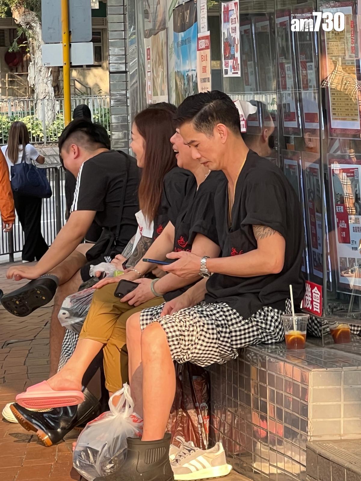 葵涌廣場茶餐廳火警,水吧洪先生與員工(許惠敏攝)