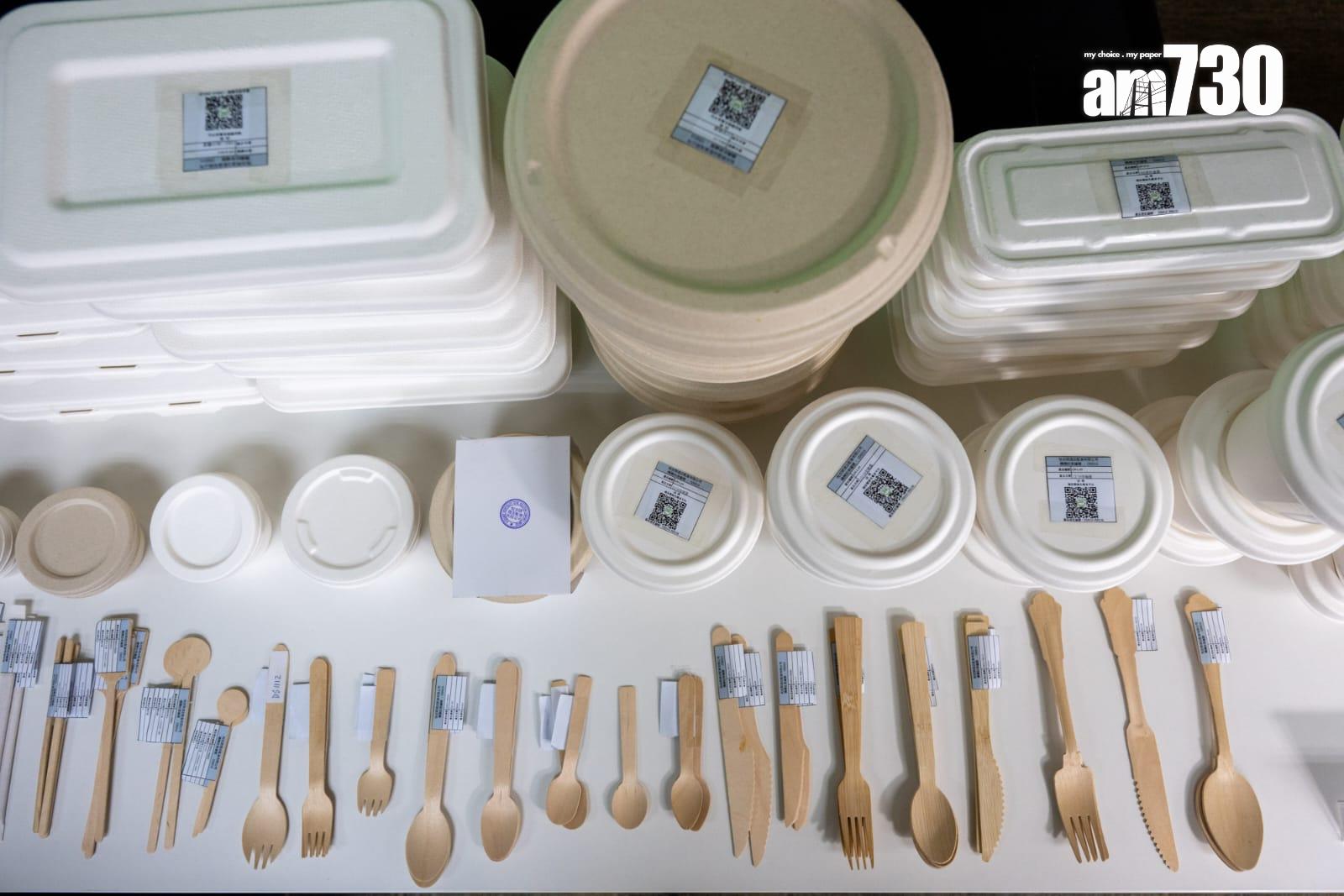 由環保署設立,為飲食業界提供替代膠餐具的產品資訊的「綠色餐具平台」舉行展示會,邀請4間本地環保餐具供應商,向傳媒示範使用部分非塑膠即棄餐具產品。(陳奕釗攝)