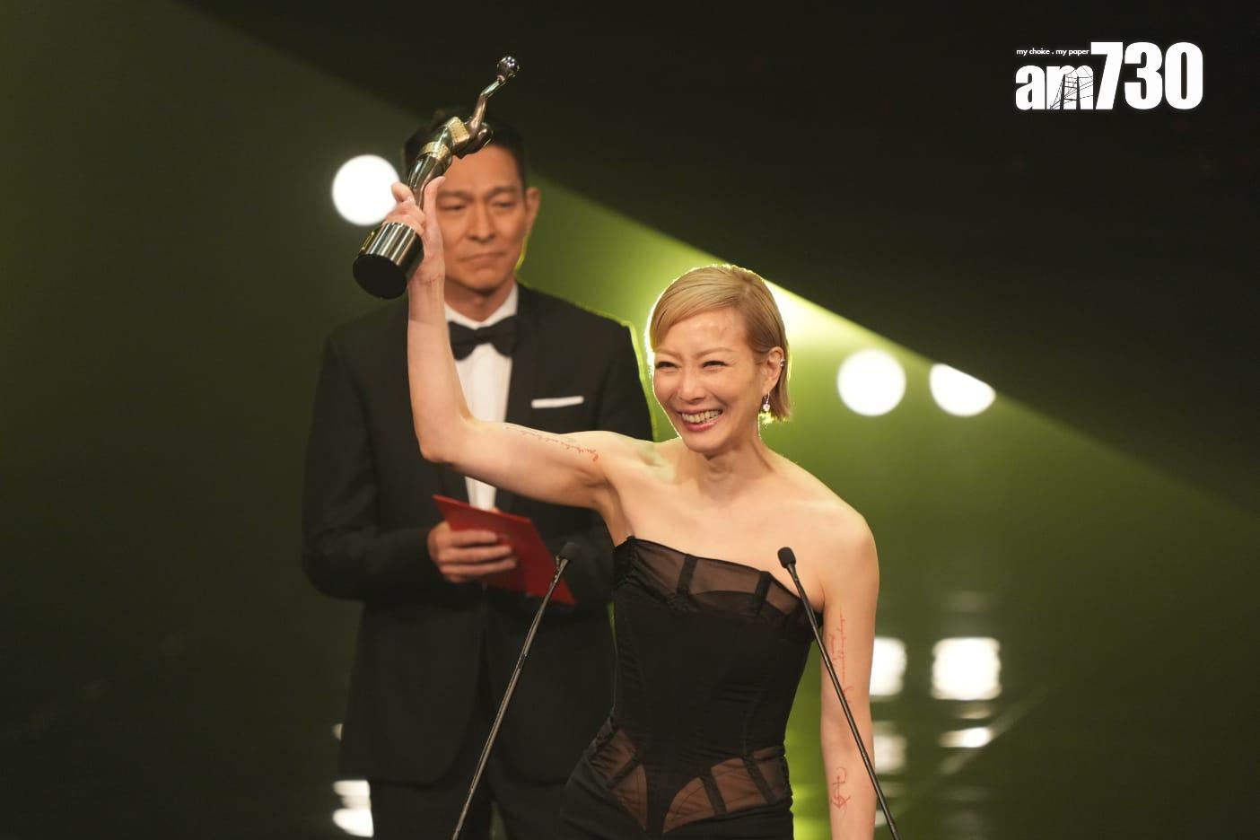 鄭秀文憑《流水落花》終於獲得首個影后寶座。