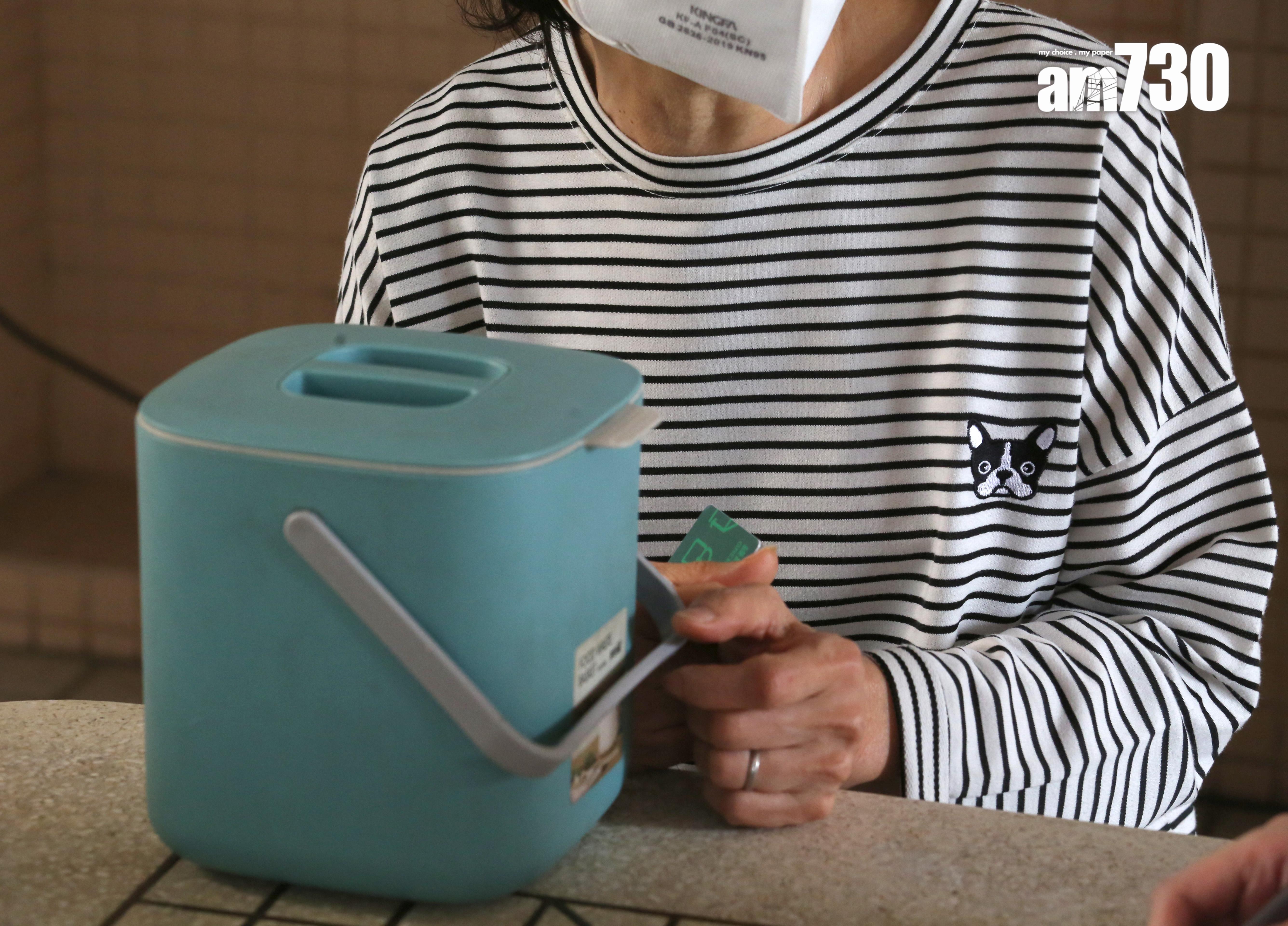 將軍澳慧安園去年4月加裝智能廚餘回收桶,料有數百住戶使用。(董立華攝)