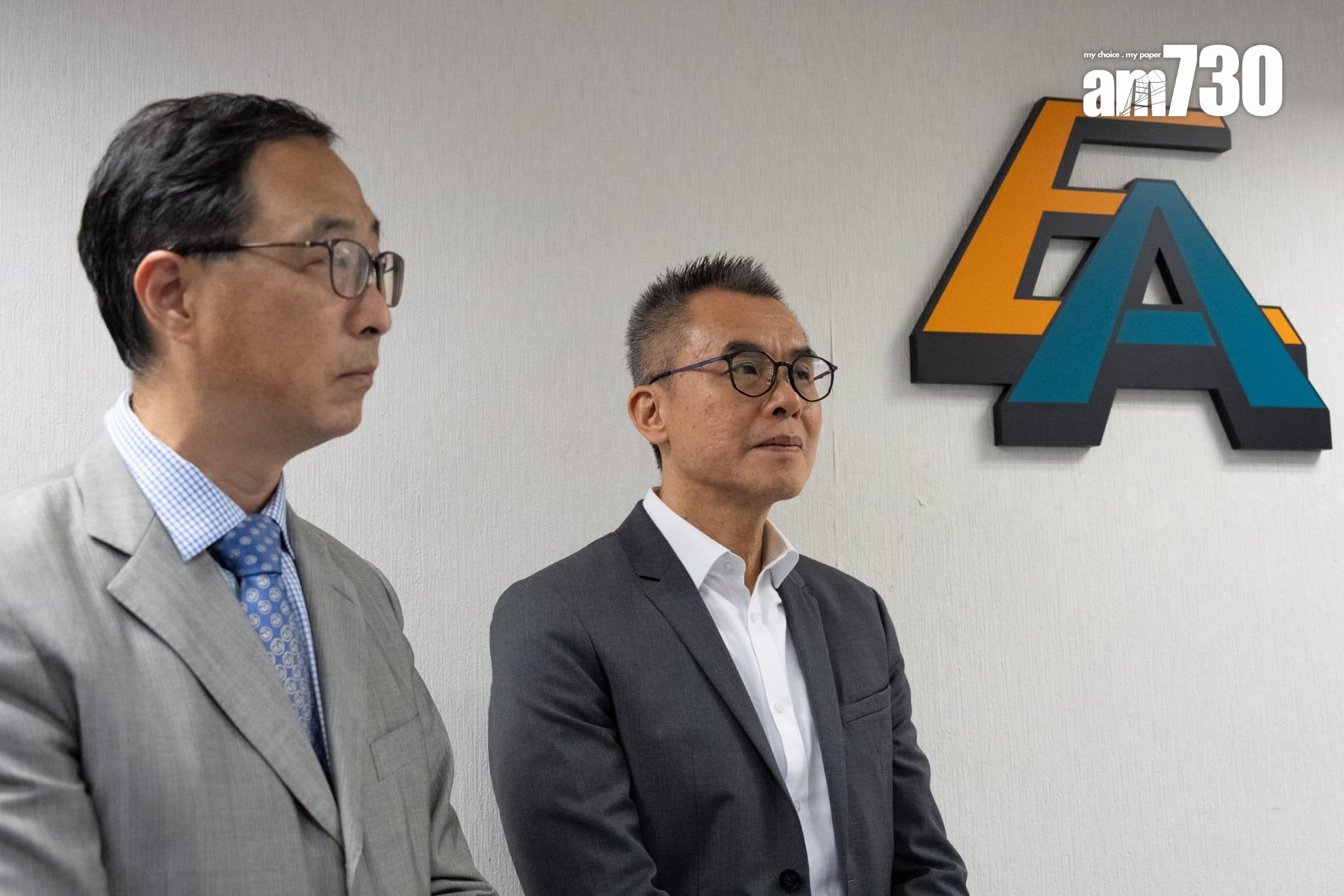 中學文憑試的電子點名系統連續兩日出現問題,考評局秘書長魏向東和公開考試總監麥勁生晚上會見傳媒交代。(林靄怡攝)