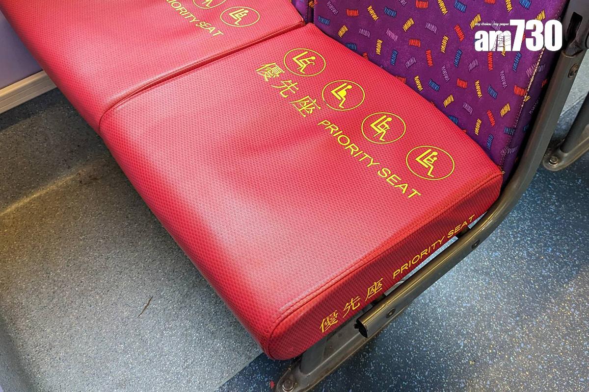 城巴現時的優先座為紅色設計。(資料圖片)
