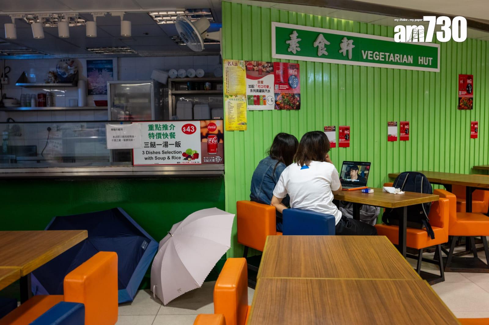 九展和E-Max將營運至6月30日,商舖和食肆正陸續清空。(陳奕釗攝)