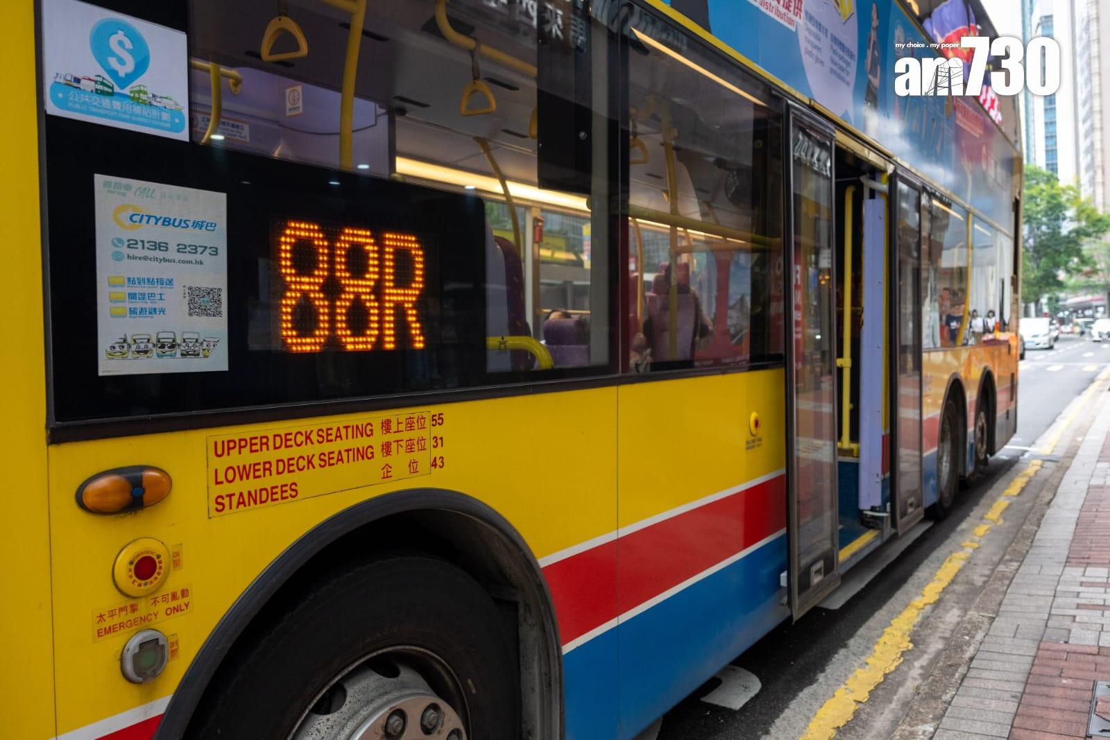 城巴引入的內地車長,按法例只會駕駛非專營巴士的固定路線服務,圖為城巴非專營巴士路線88R。(陳奕釗攝)