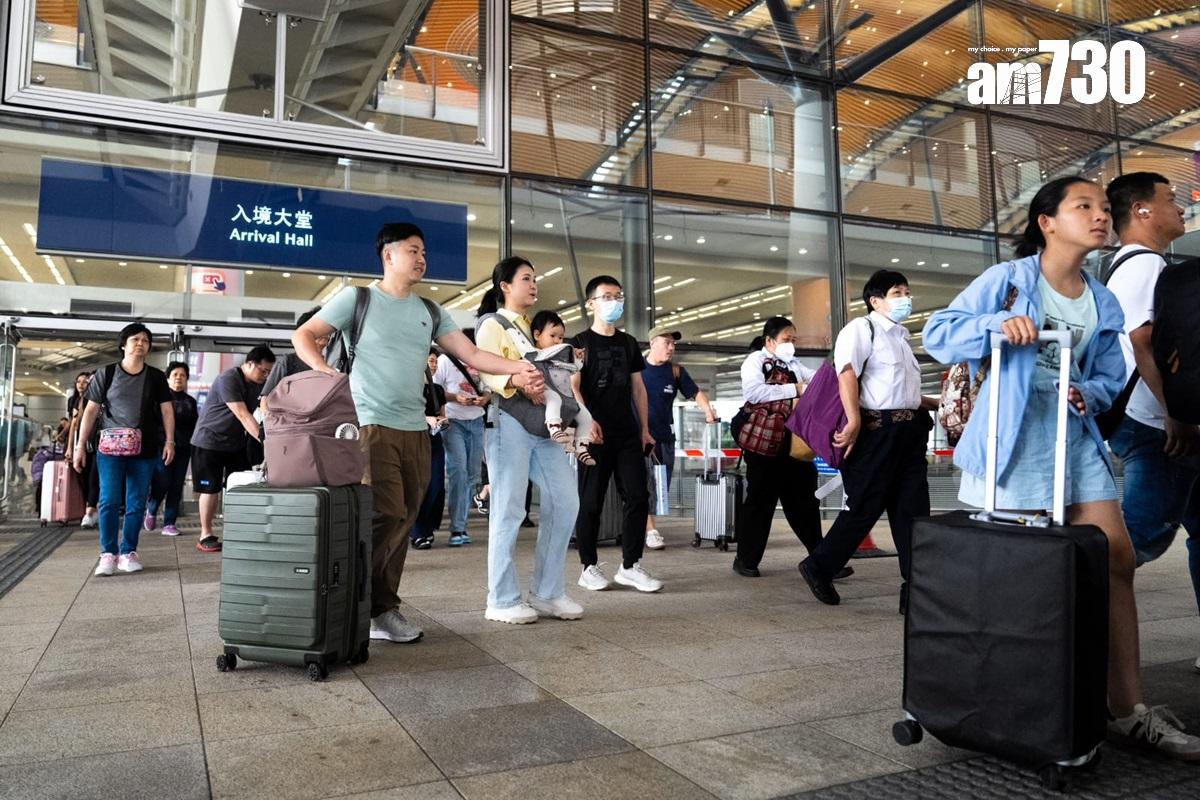 復活節長假期最後一日,港珠澳大橋下午起陸續有港人回港。(資料圖片/林靄怡攝)