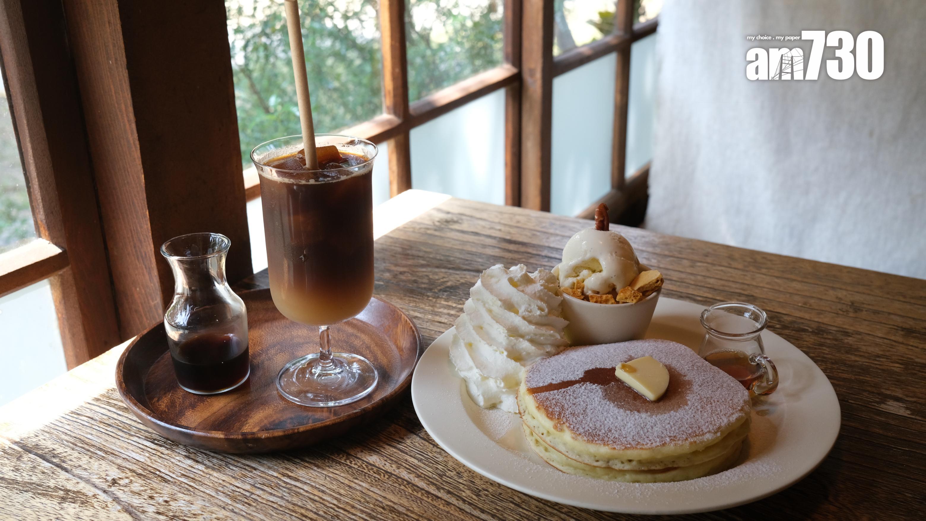 (左)黑冰鑽咖啡;(右)加拿大楓糖佐有鹽奶油煎鬆餅