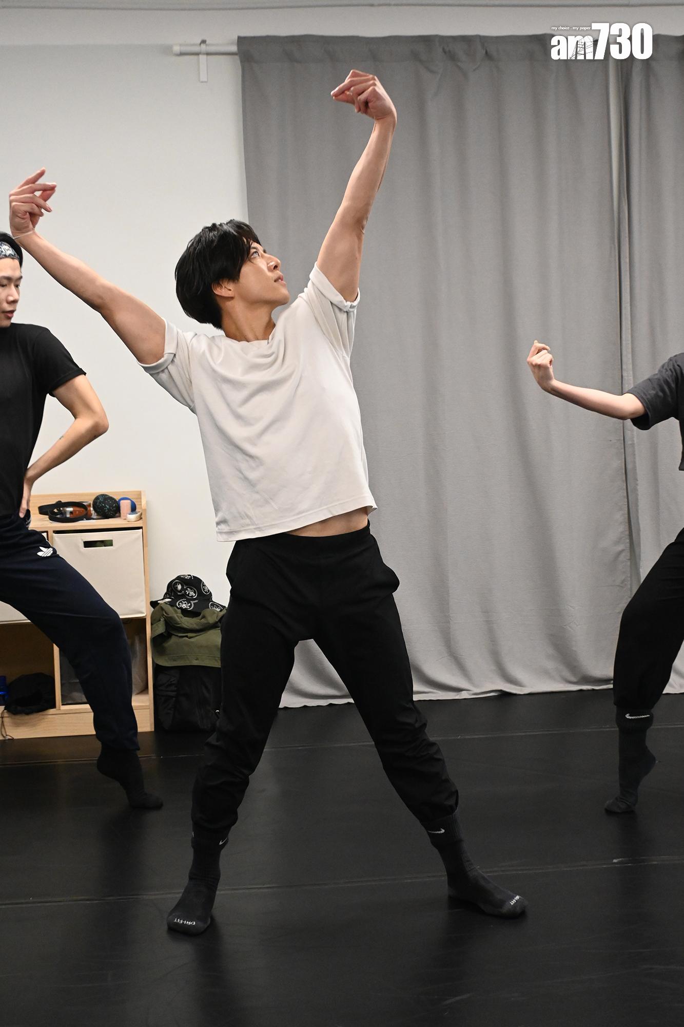 Lyman與一眾舞蹈員努力彩排。