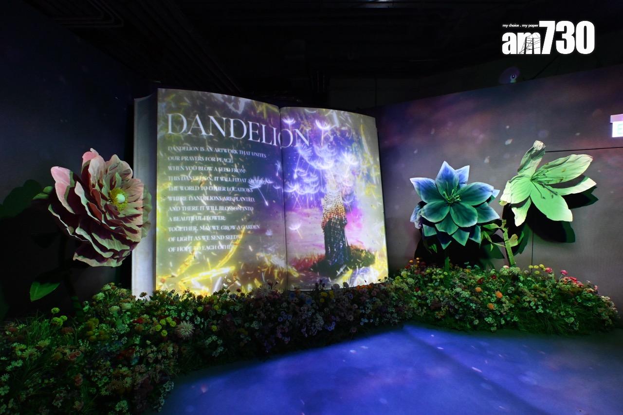 第一展區:花の書 NAKED BIG BOOK