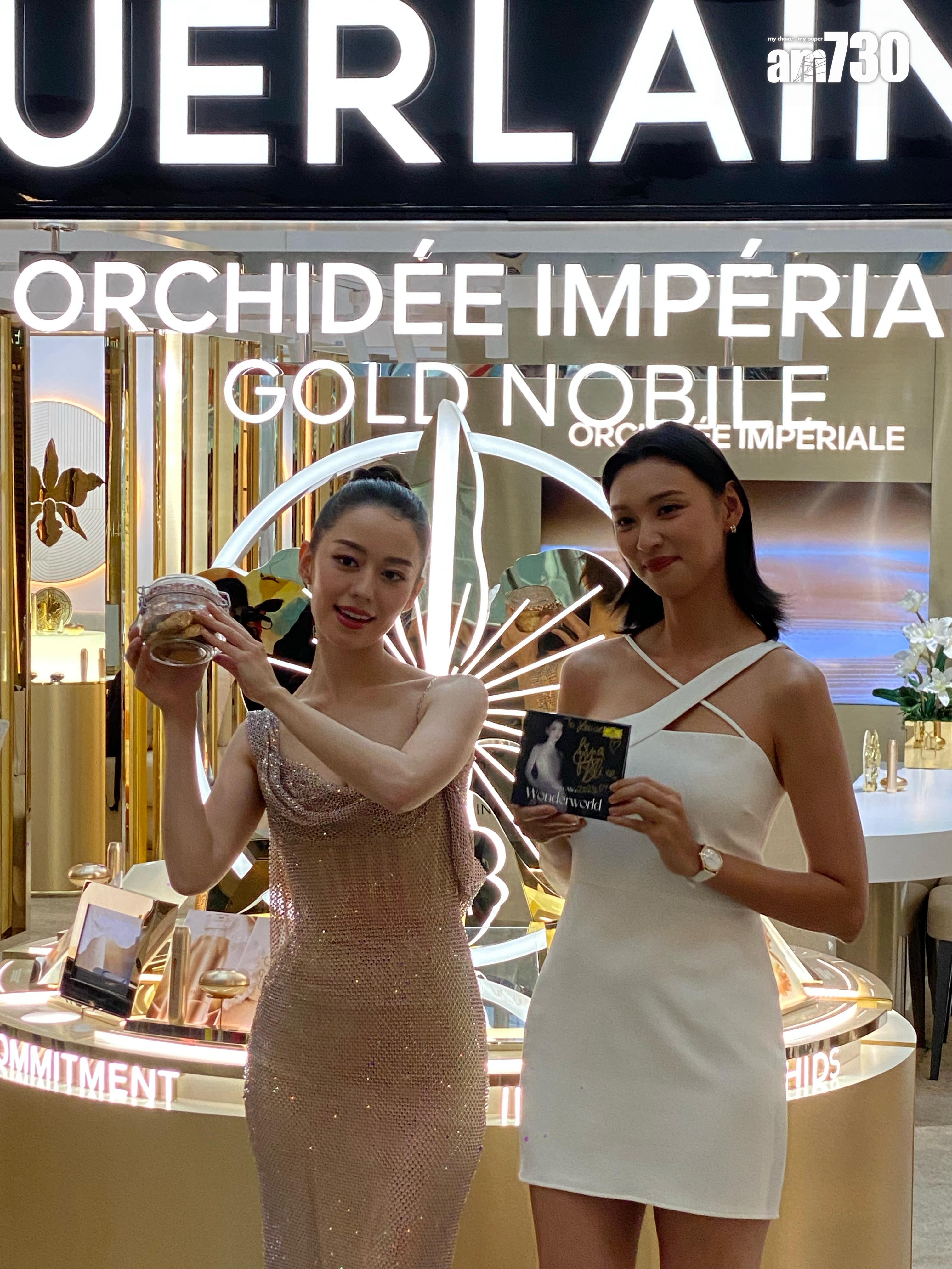 Gina Alice和王丹妮互相準備見面禮環。