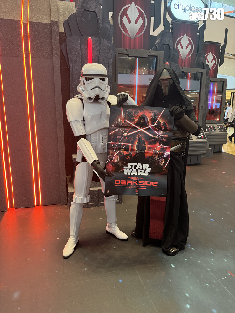 每年5月4日為一眾星戰迷向這套史詩式電影作品致敬的紀念日子。今年的重要時刻,「帝國軍第501旅香港駐軍」將突擊入駐太古城中心,現場將免費派發「星球大戰:黑暗之力」精美紀念手幅。