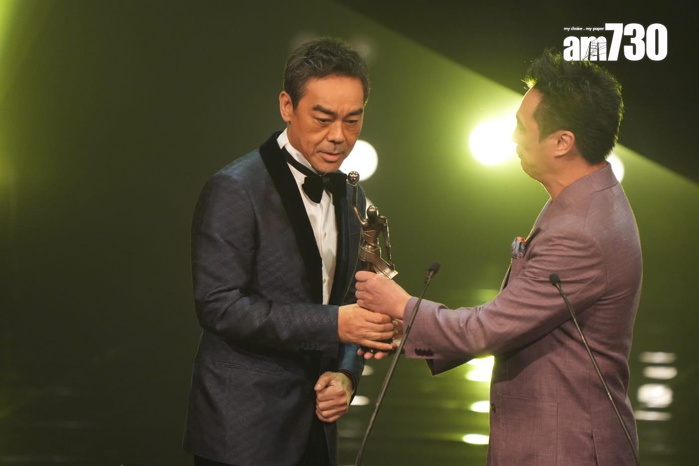 吳鎮宇宣讀影帝由《神探大戰》的劉青雲獲得,他更搞笑說︰「點解仲要頒獎俾佢!」