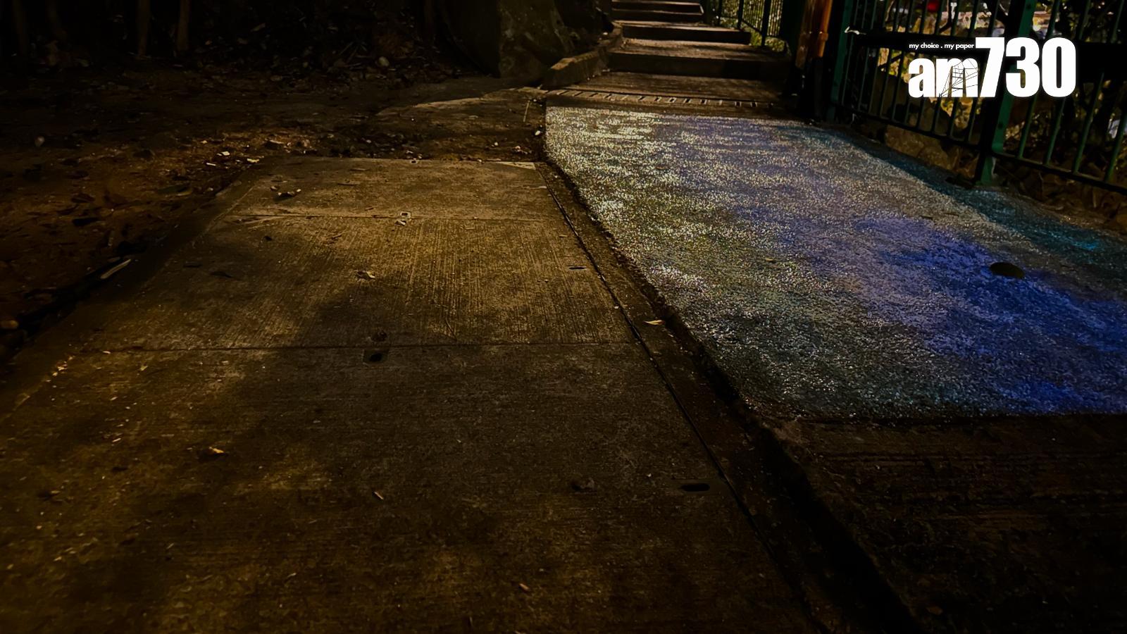 將軍澳夜光行人徑正進行測試,亮度略較旁邊渠蓋高,但不太明顯。