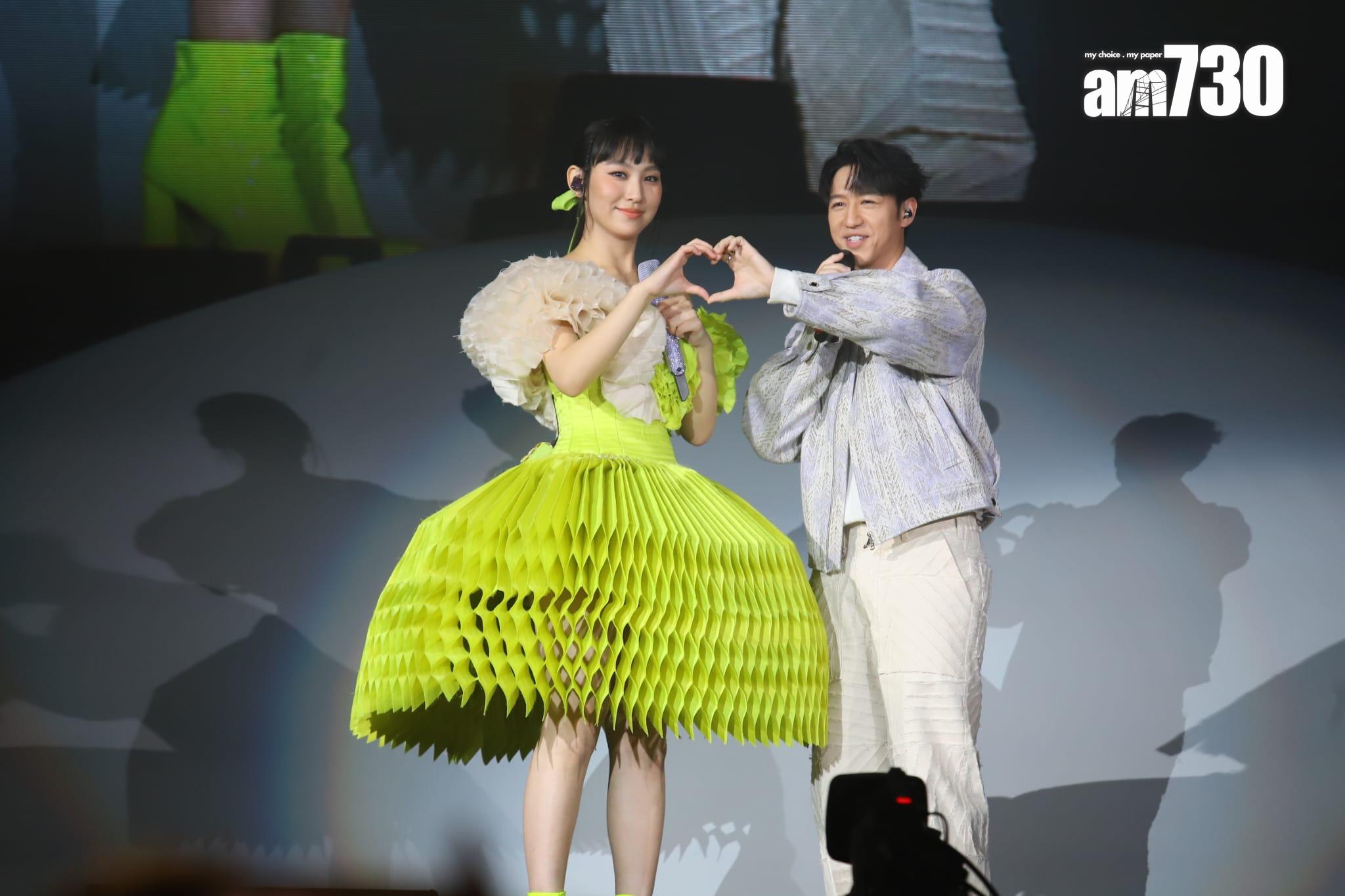 馮允謙教炎明熹擺甫士。(羅錦鴻攝)