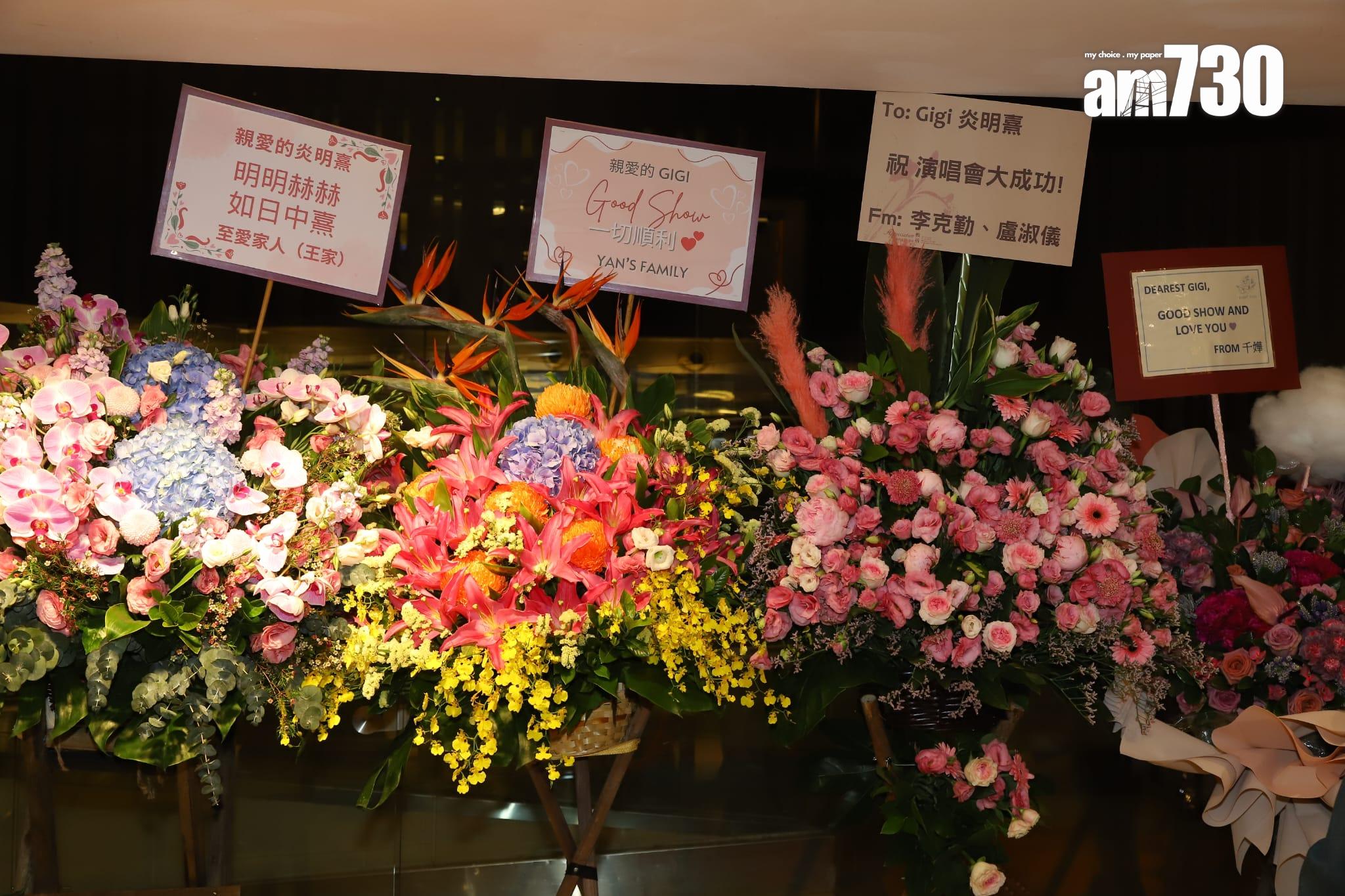 炎明熹開騷,獲不少圈中前輩送上花籃祝賀,包括有曾志偉、劉德華、楊千嬅等。(羅錦鴻攝)