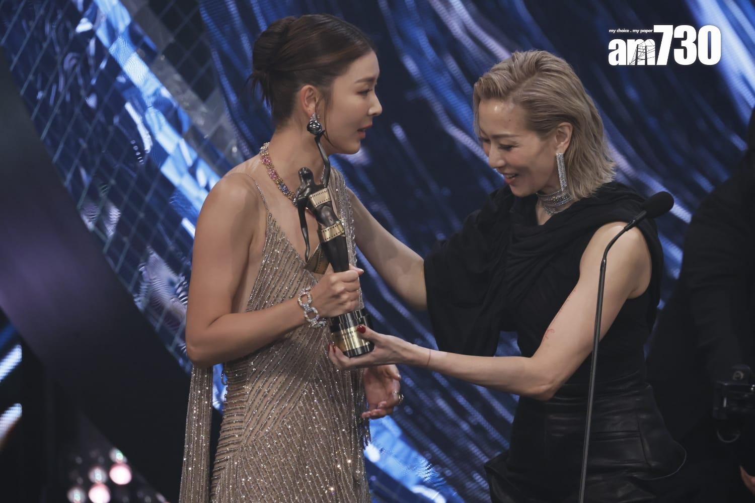 金像獎2024|鄭秀文向余香凝頒最佳女主角。
