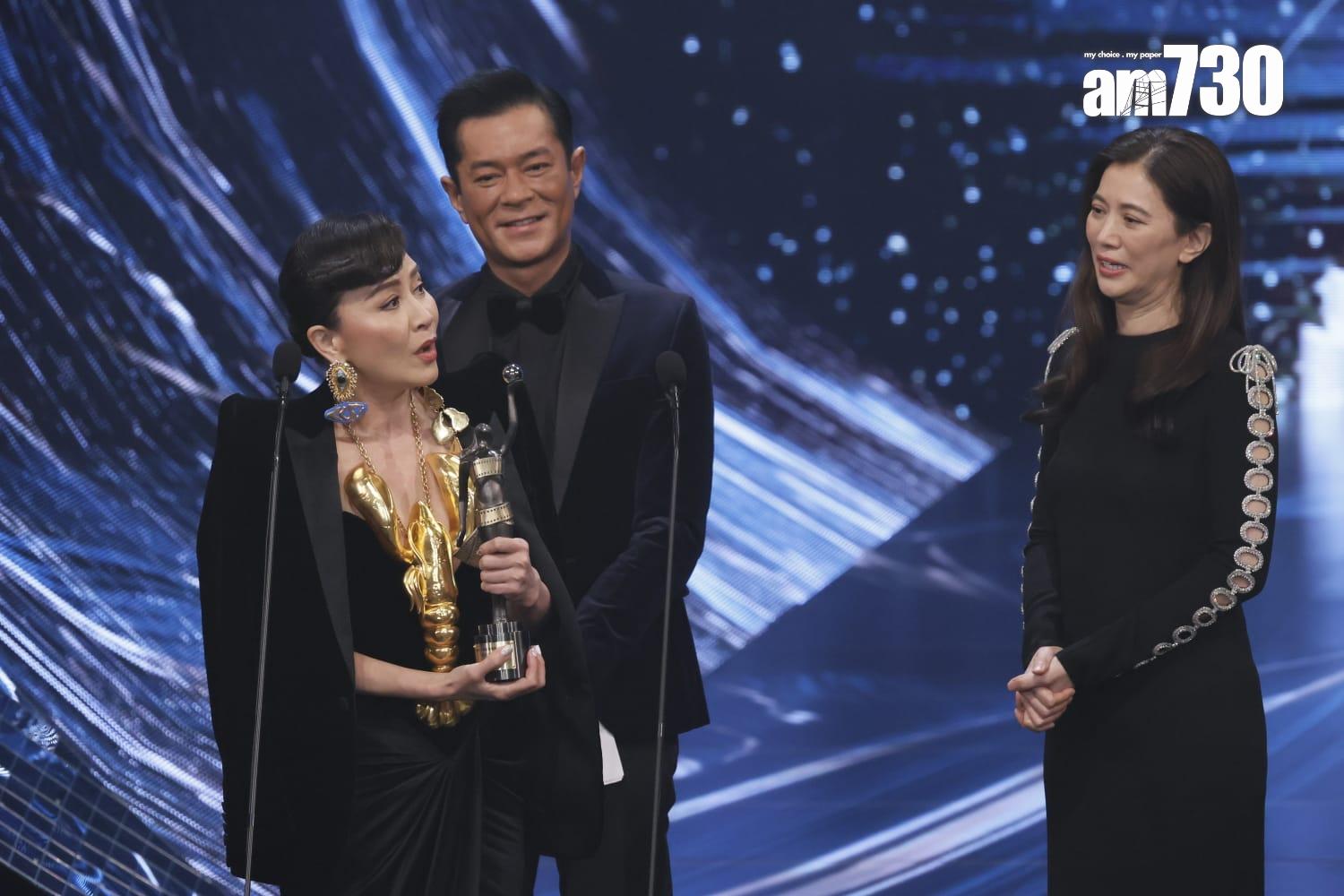 金像獎2024|劉嘉玲再以龍蝦裝上台。