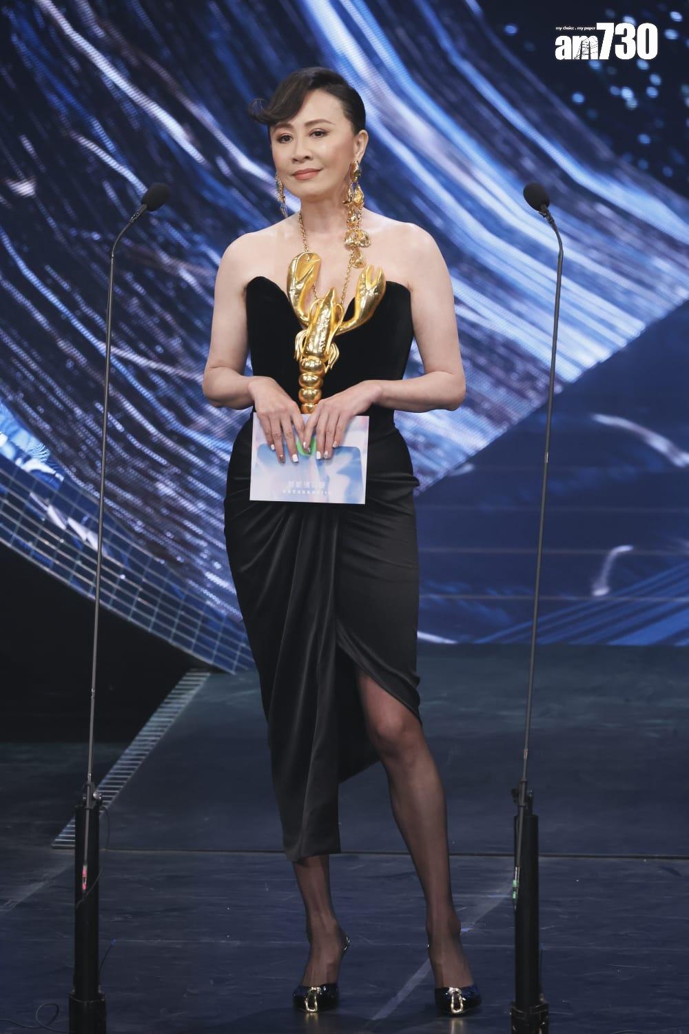 金像獎2024|劉嘉玲穿上黃金龍蝦裝登場。