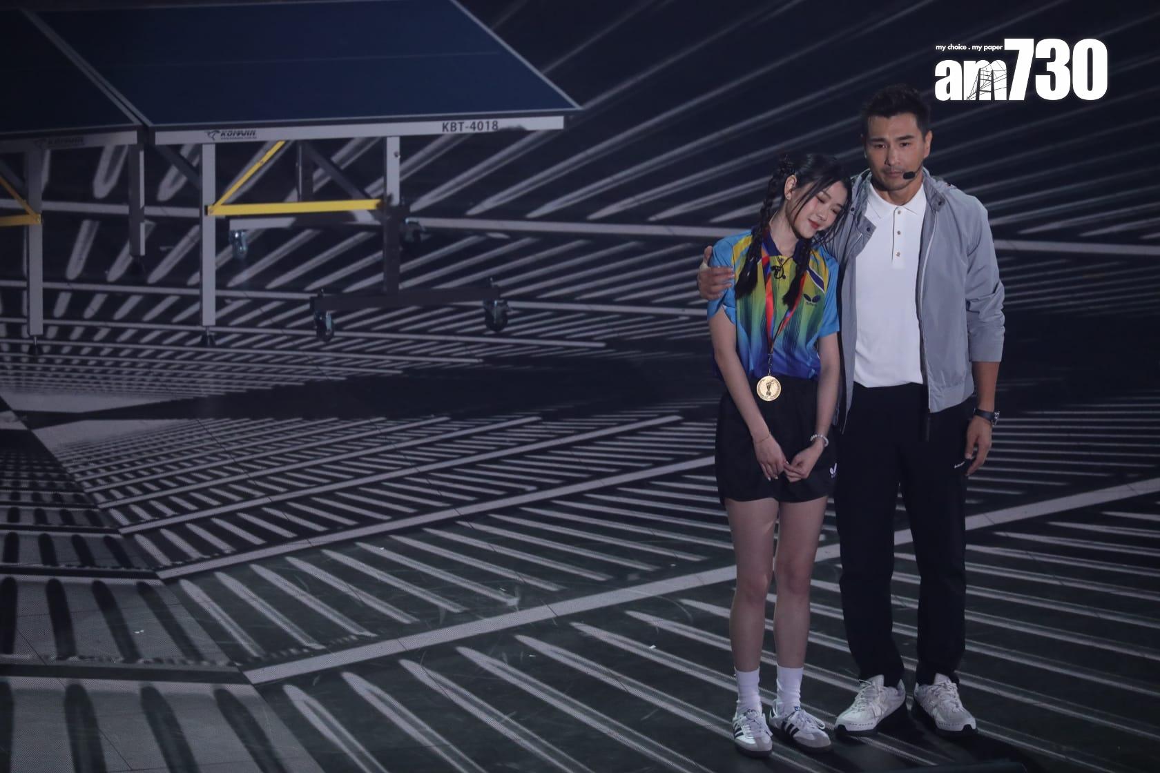 陳展鵬與潘靜文表演乒乓球歌舞劇。(董立華攝)