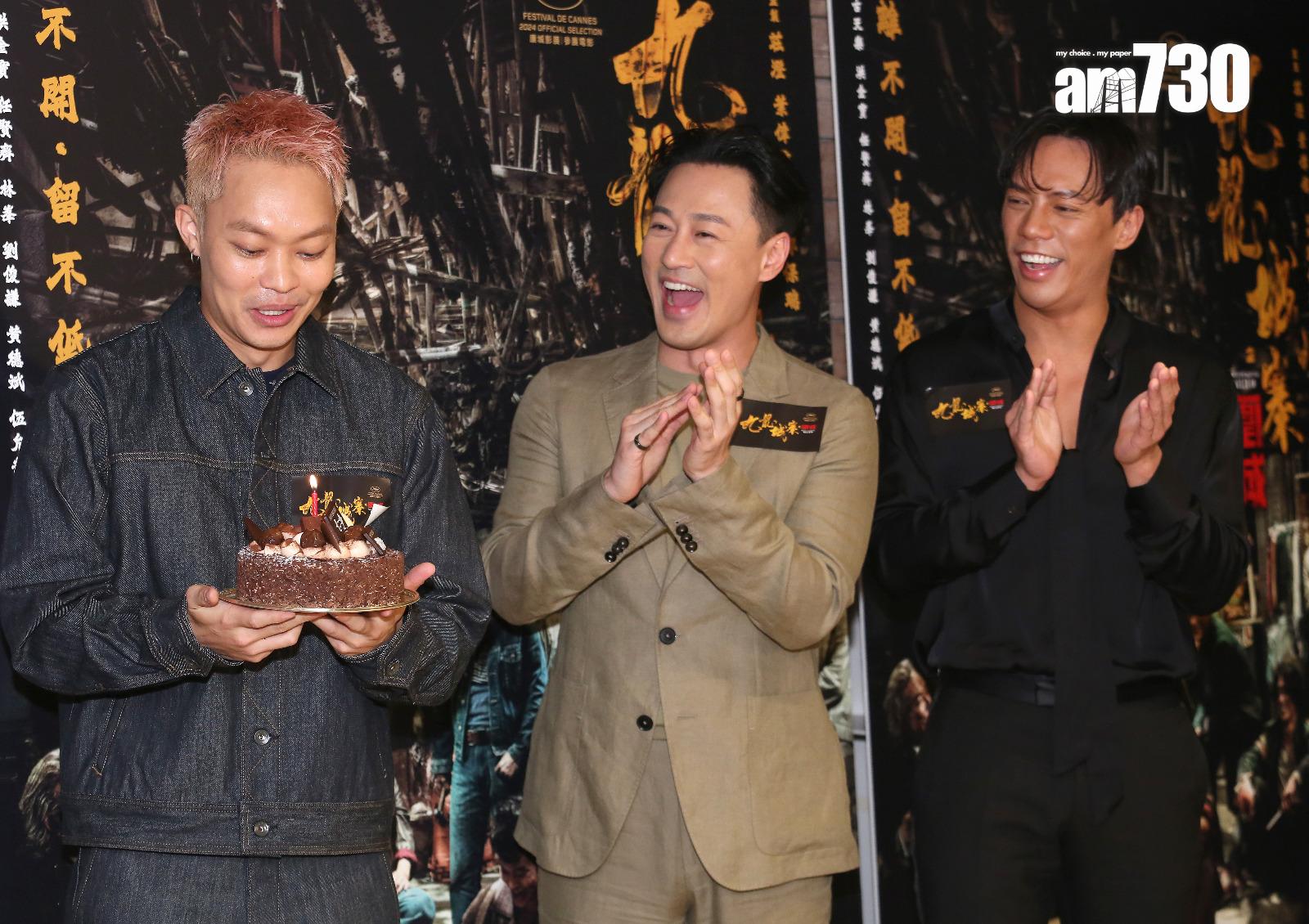 眾人為胡子彤補祝生日。(董立華攝)