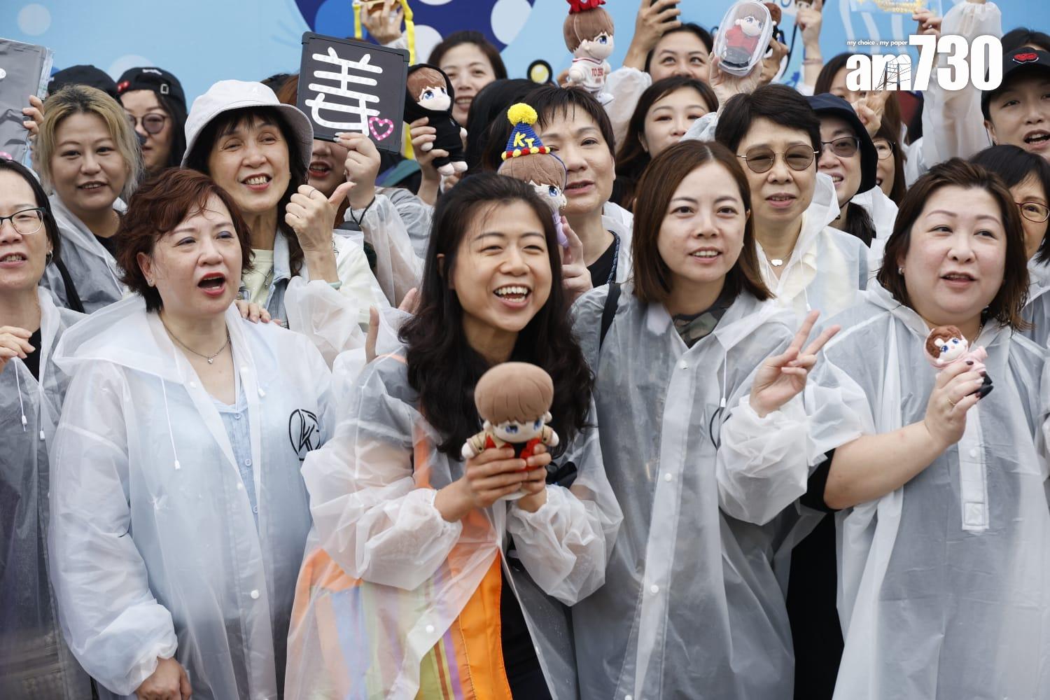 姜糖冒住黃雨入場慶祝姜濤生日,濕晒!(林俊源攝)