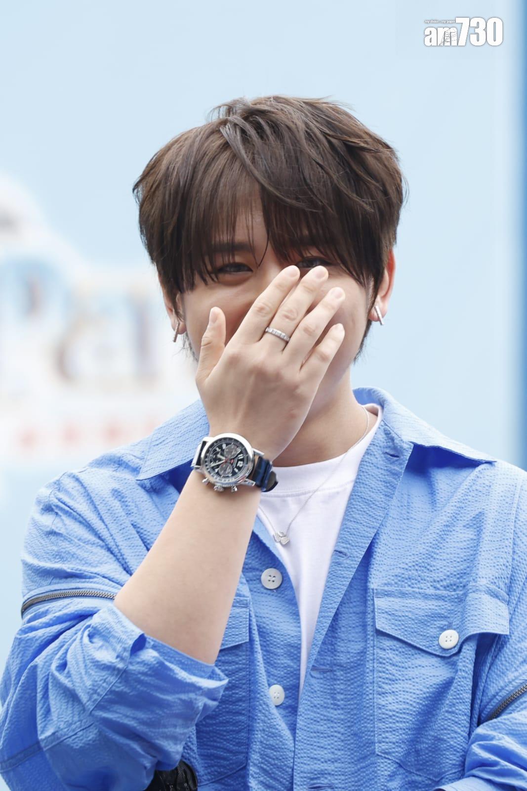 姜濤與粉絲見面,笑逐顏開。(林俊源攝)