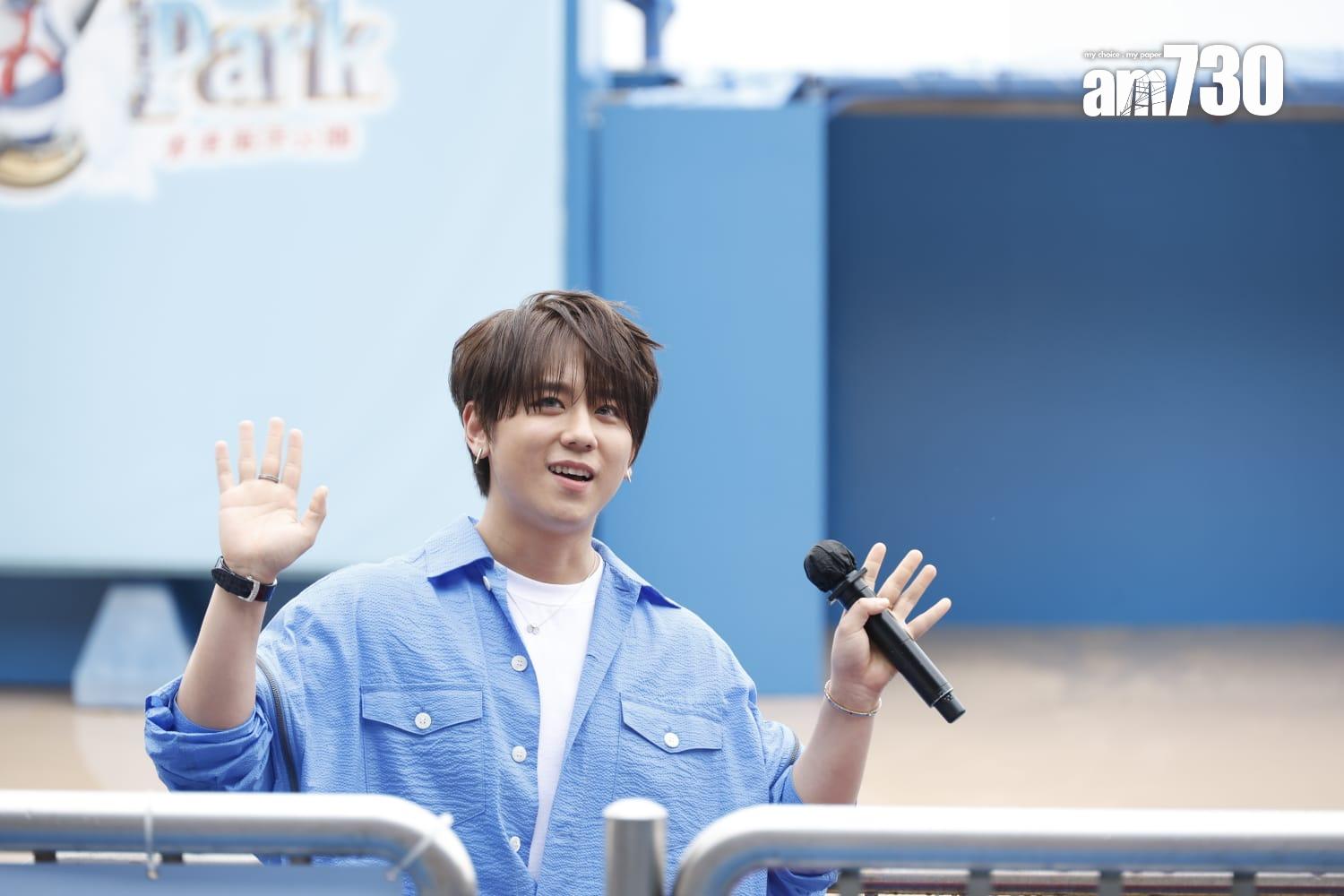 姜濤搭升降台驚熹現身。(林俊源攝)