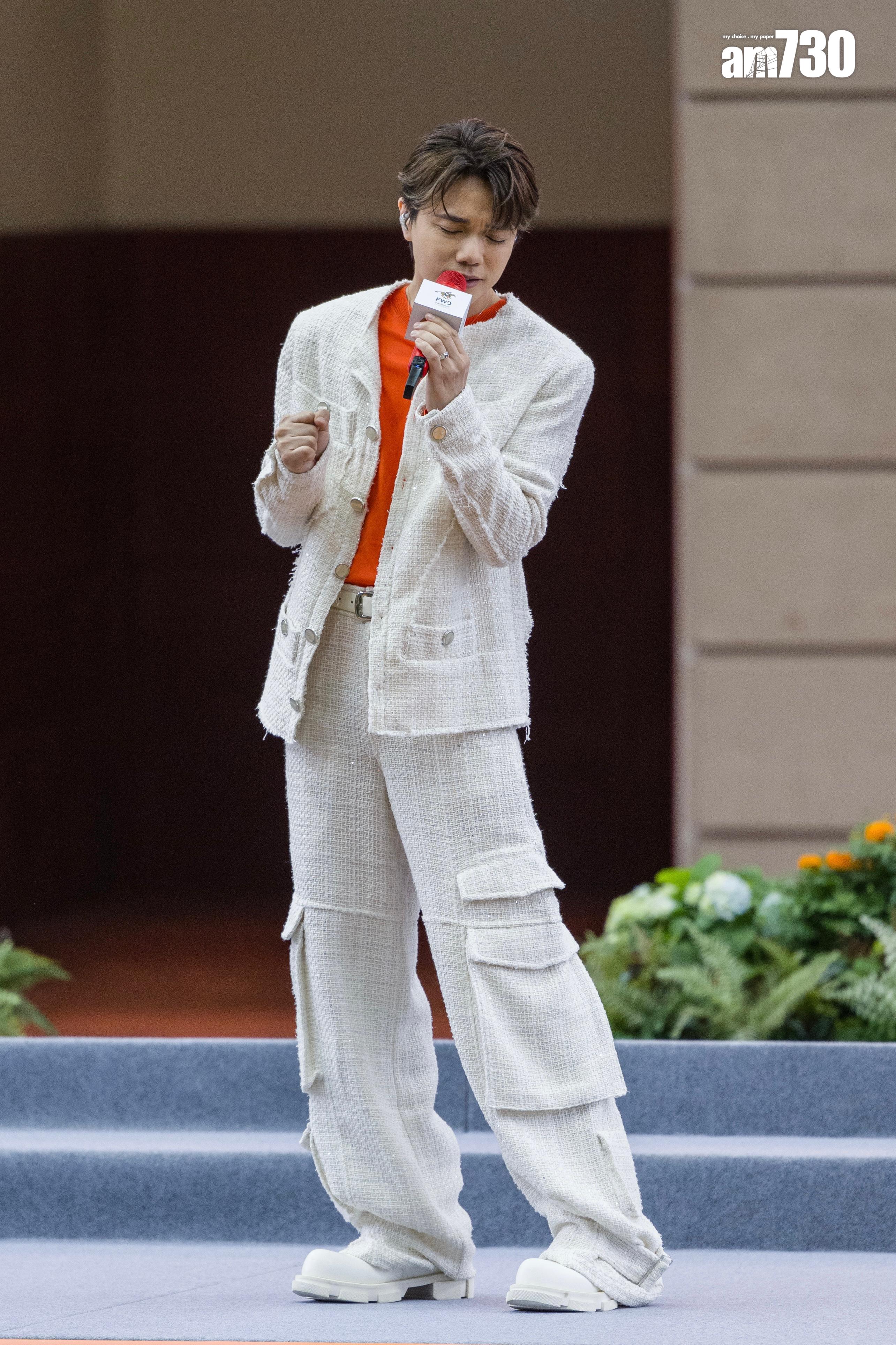 張敬軒到馬場擔任揭幕嘉賓,連唱三首歌。