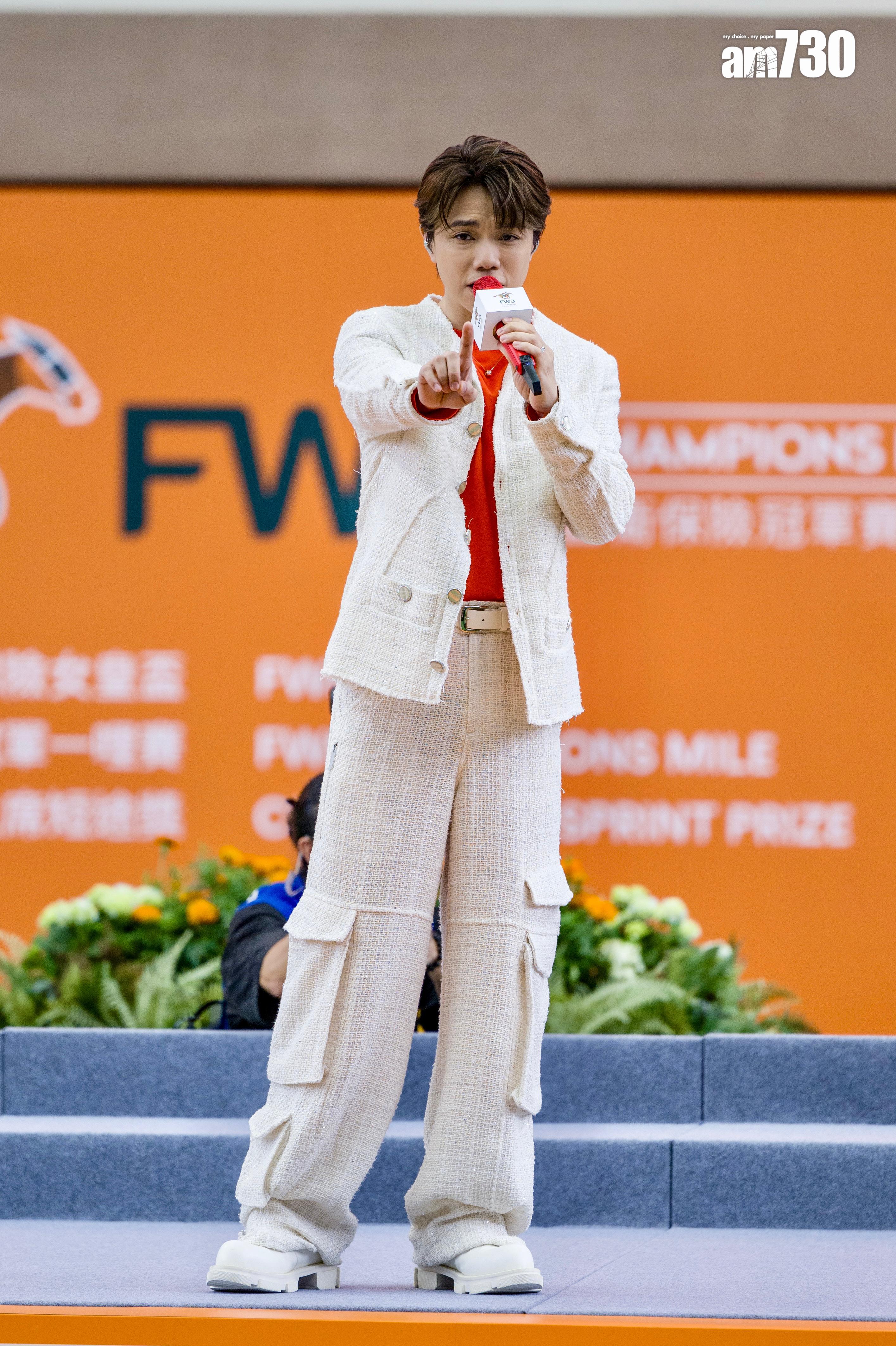 張敬軒到馬場擔任揭幕嘉賓,連唱三首歌。