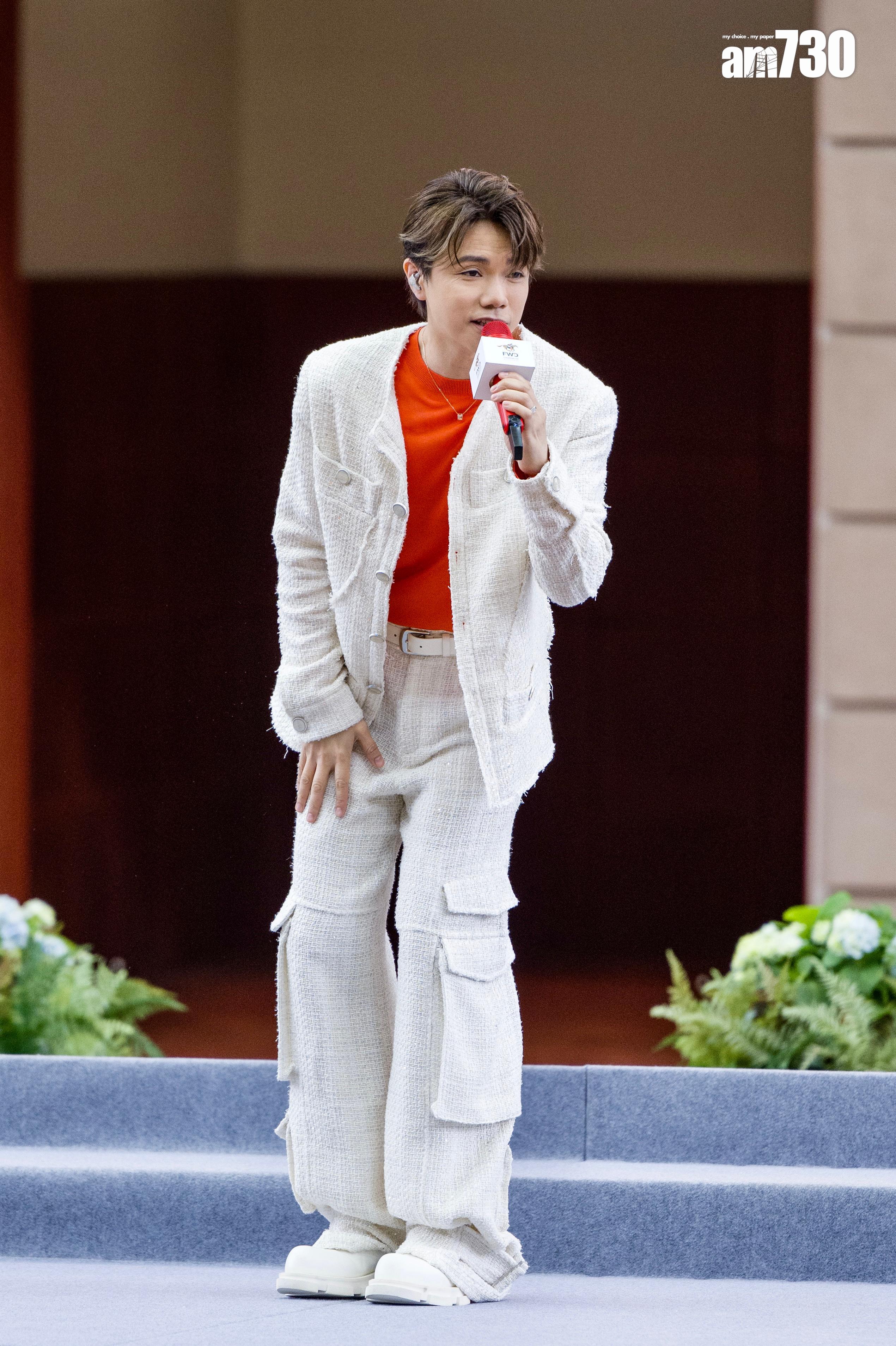 張敬軒到馬場擔任揭幕嘉賓,連唱三首歌。