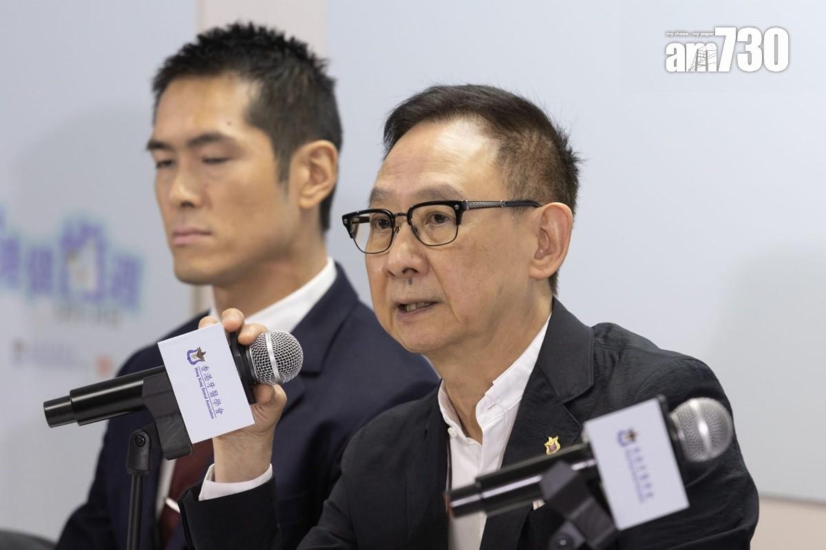 陳超余(右)稱本港牙醫「不嬲都信心爆棚」。(蘇文傑攝)