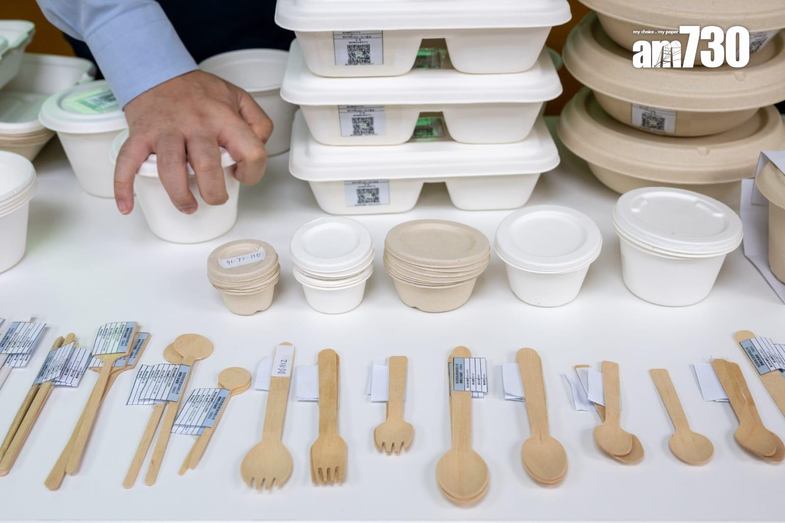 由環保署設立,為飲食業界提供替代膠餐具的產品資訊的「綠色餐具平台」舉行展示會,邀請4間本地環保餐具供應商,向傳媒示範使用部分非塑膠即棄餐具產品。(陳奕釗攝)