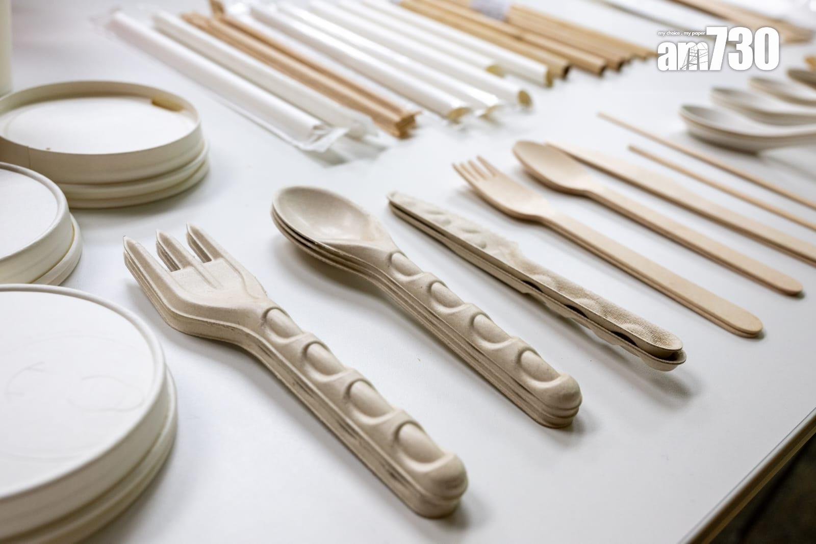 由環保署設立,為飲食業界提供替代膠餐具的產品資訊的「綠色餐具平台」舉行展示會,邀請4間本地環保餐具供應商,向傳媒示範使用部分非塑膠即棄餐具產品。(陳奕釗攝)