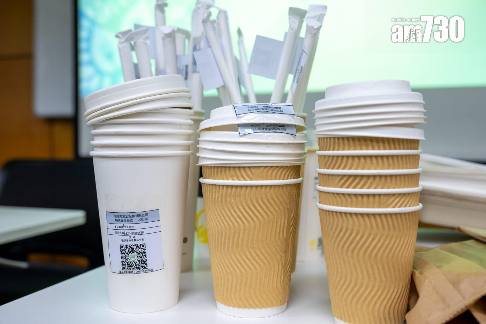 由環保署設立,為飲食業界提供替代膠餐具的產品資訊的「綠色餐具平台」舉行展示會,邀請4間本地環保餐具供應商,向傳媒示範使用部分非塑膠即棄餐具產品。(陳奕釗攝)