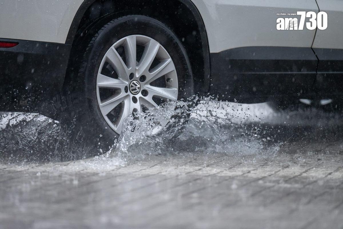 本港今日會有驟雨及狂風雷暴。(陳奕釗攝)
