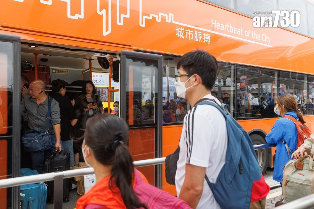 復活節長假期最後一日,港珠澳大橋下午起陸續有港人回港。(資料圖片/林靄怡攝)