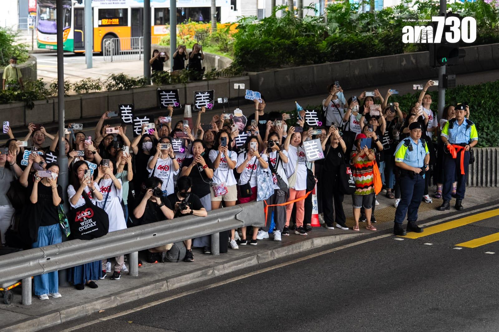 大批姜糖出動慶祝「姜濤誕」。 (林靄怡攝)